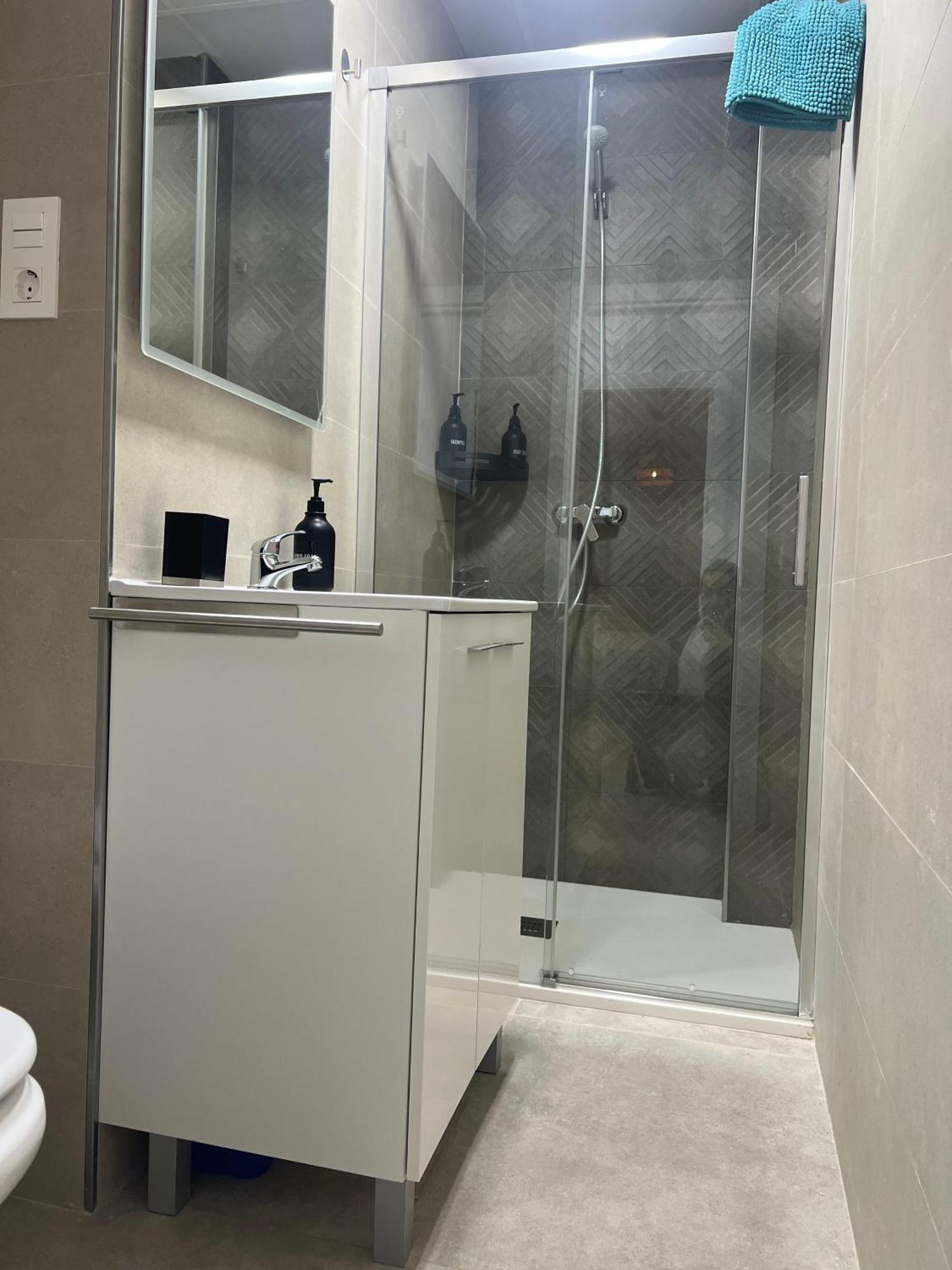 Apartamento Nuevo! En El Centro! 1m Metro, Zambrano Y Con Parking