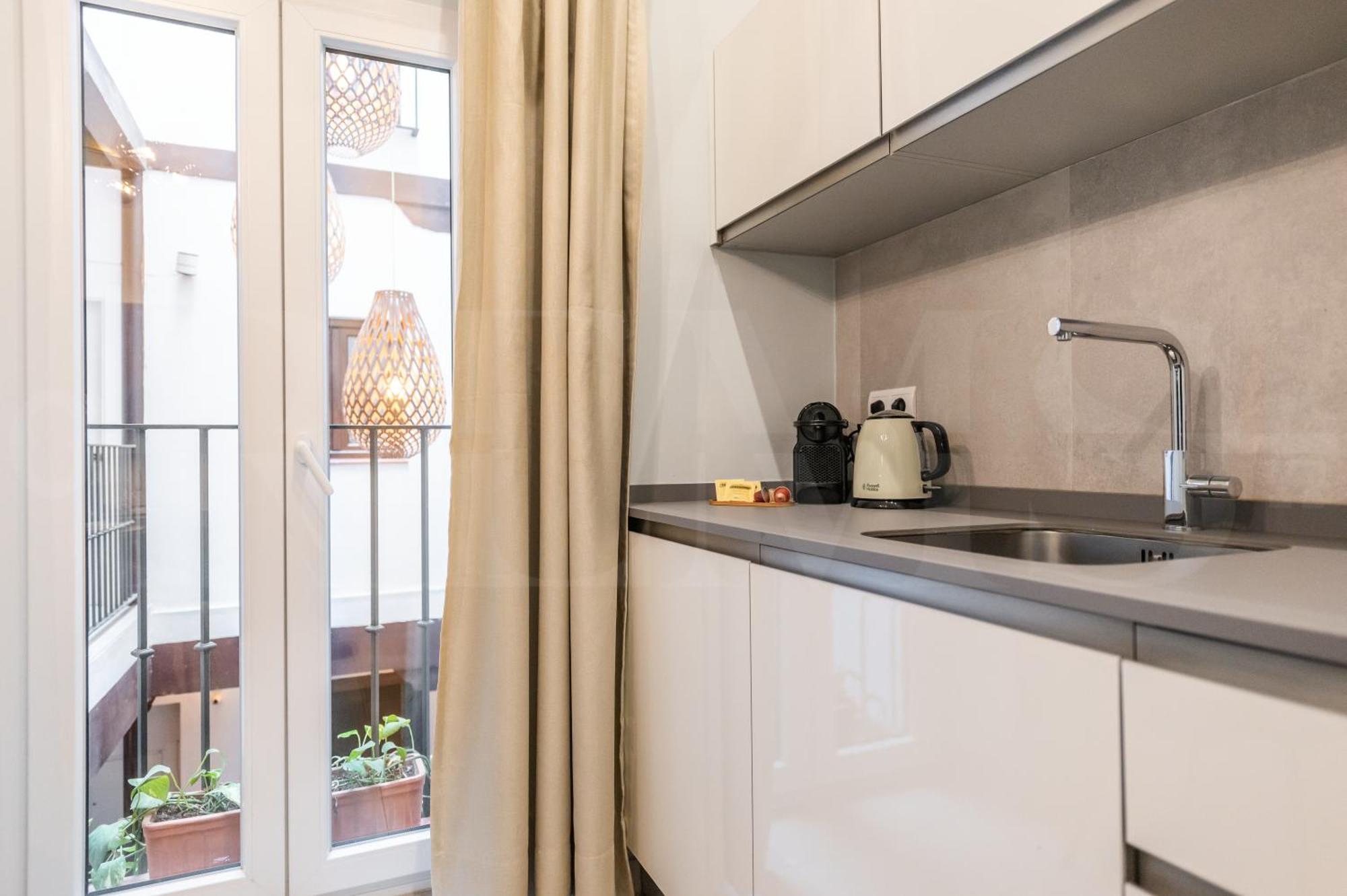 Modern In The Heart Of By Rems Apartamento