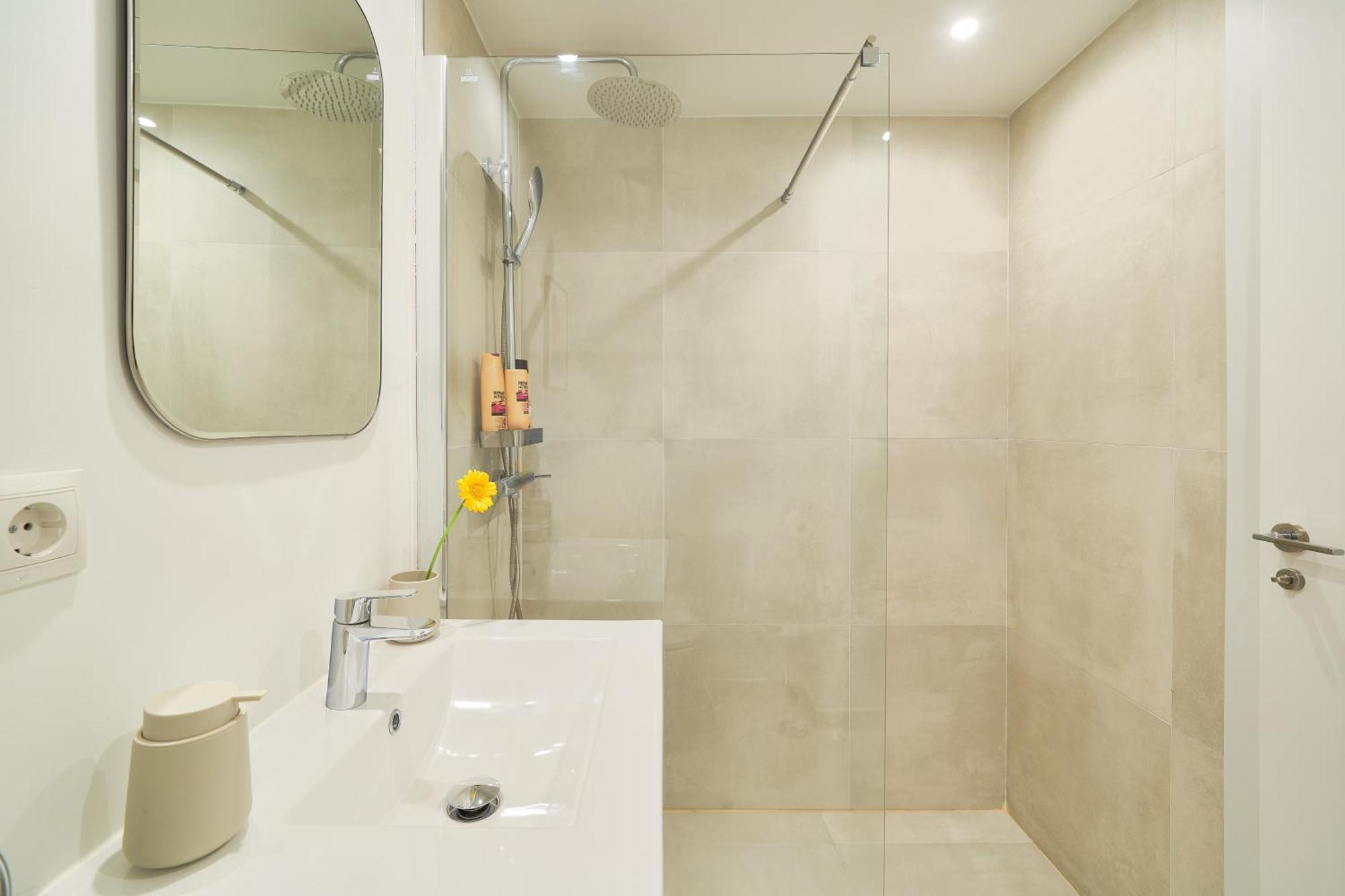 Apartamento Modern Centre W/ Terrace & Fast Wifi Málaga