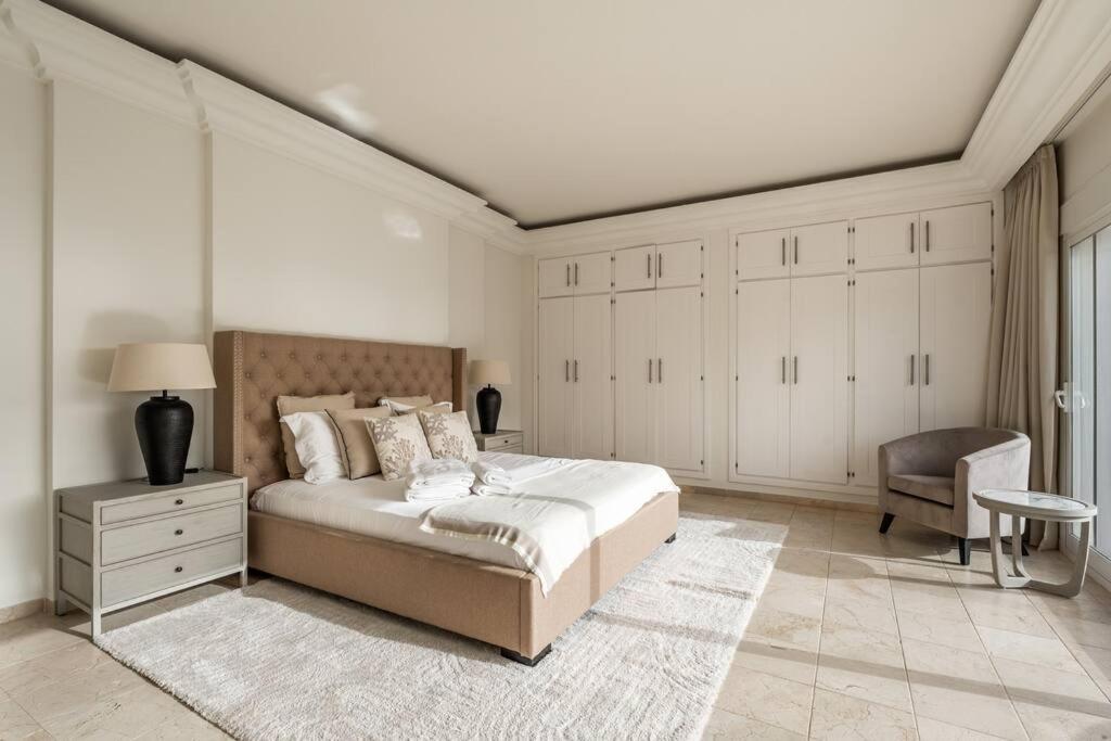 Villa Luxurious 7 Bed Frontline Golf In La Quinta Málaga