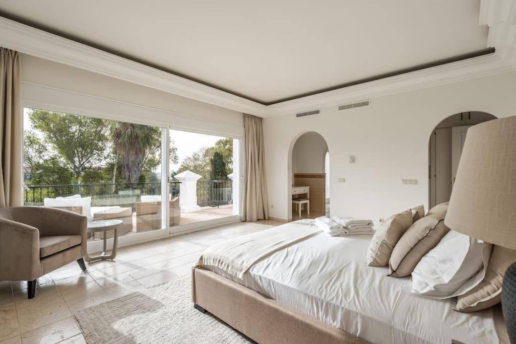 Luxurious 7 Bed Frontline Golf In La Quinta