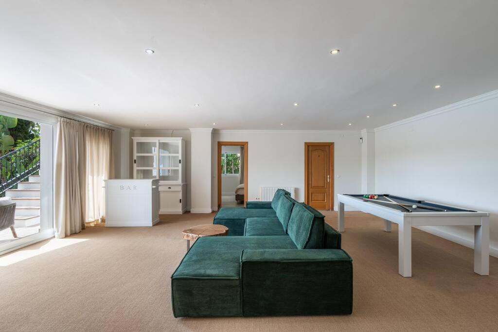 Luxurious 7 Bed Frontline Golf In La Quinta Villa Málaga