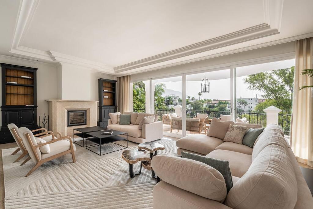 Luxurious 7 Bed Frontline Golf In La Quinta *