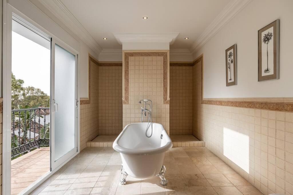 Villa Luxurious 7 Bed Frontline Golf In La Quinta *