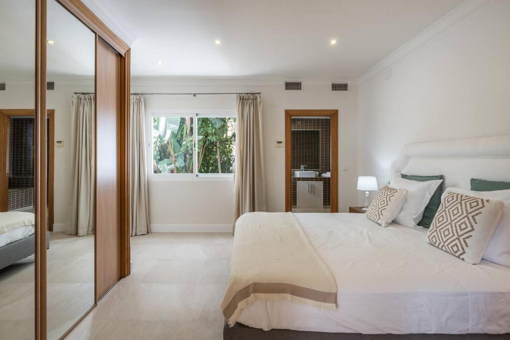 Luxurious 7 Bed Frontline Golf In La Quinta Villa Málaga