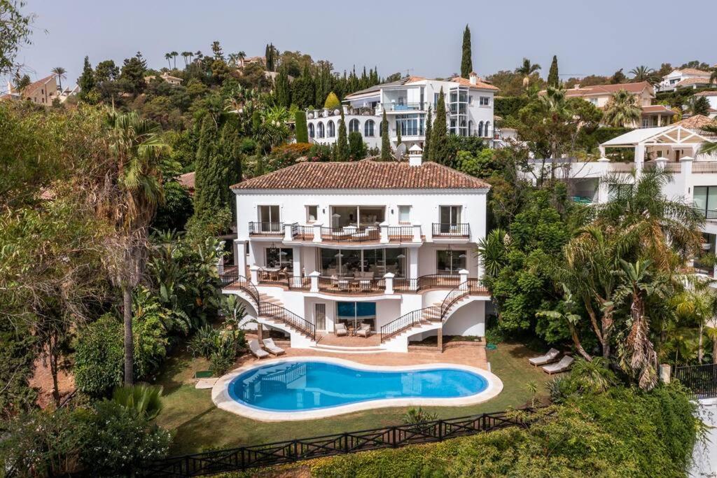 Villa Luxurious 7 Bed Frontline Golf In La Quinta Málaga
