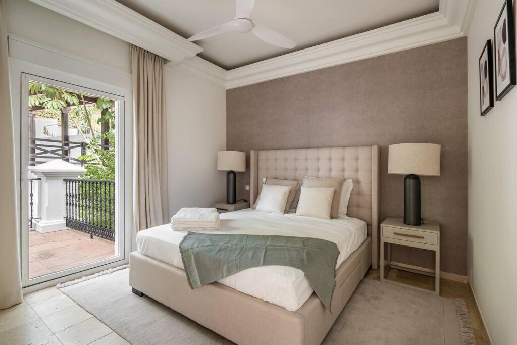 Luxurious 7 Bed Frontline Golf In La Quinta Villa *