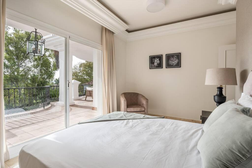 Villa Luxurious 7 Bed Frontline Golf In La Quinta Málaga