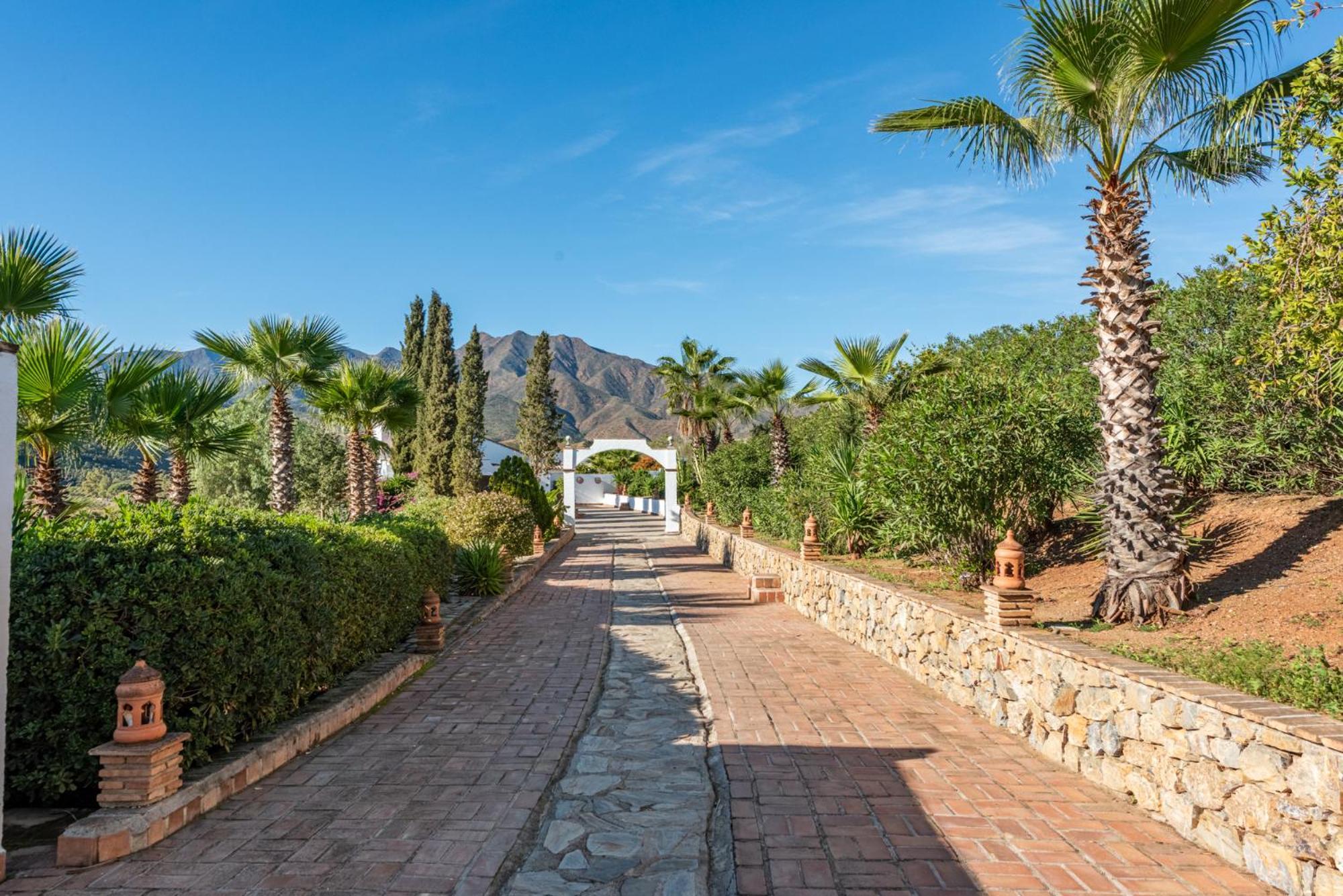 Gorgeous Spanish Chalet, Pool And Views Chalet *