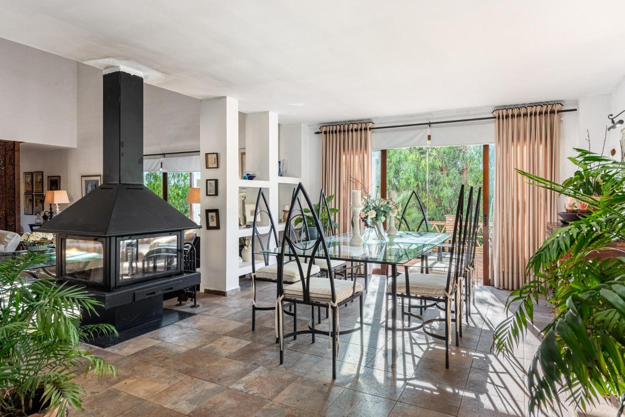 Gorgeous Spanish Chalet, Pool And Views *