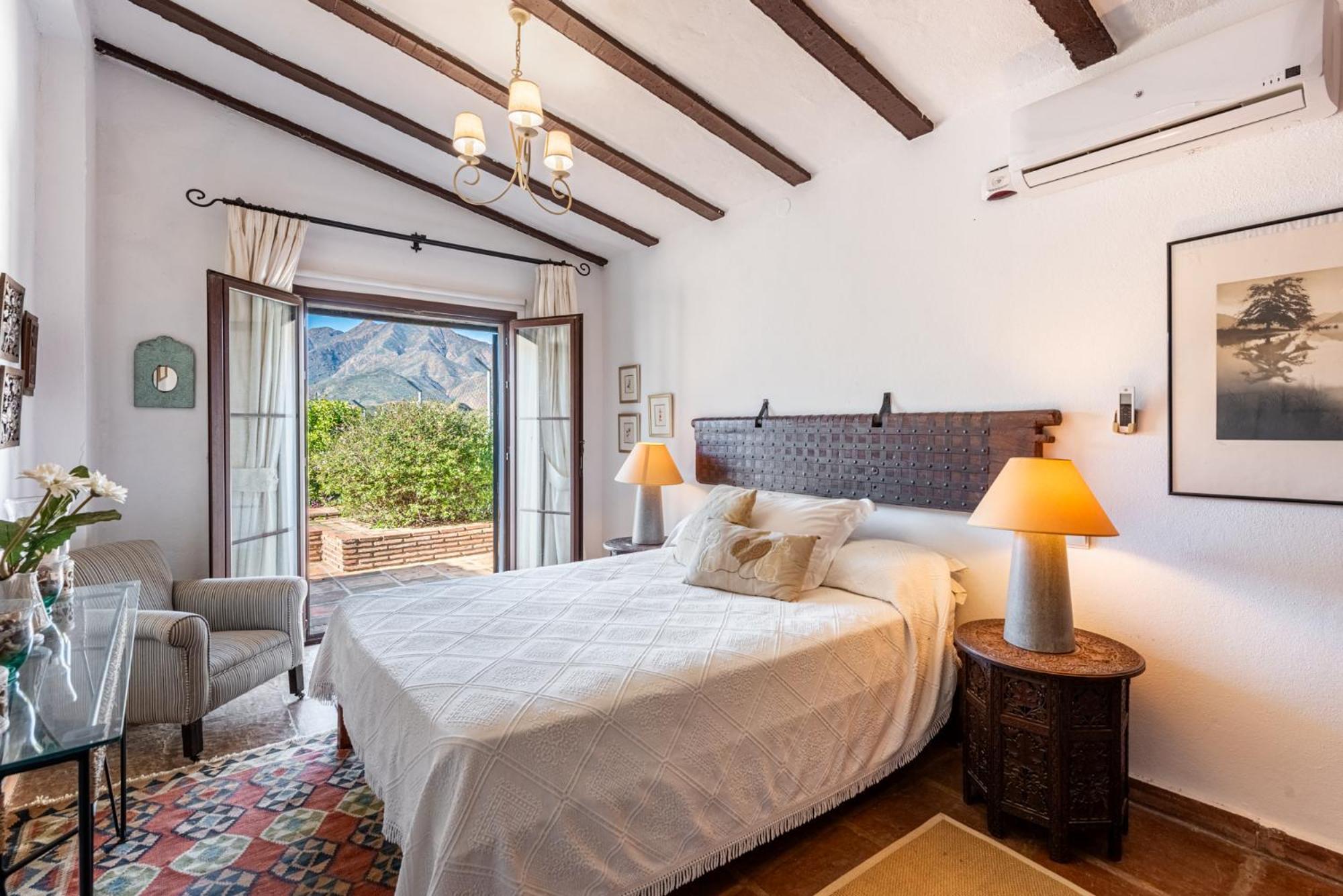 Chalet Gorgeous Spanish Chalet, Pool And Views