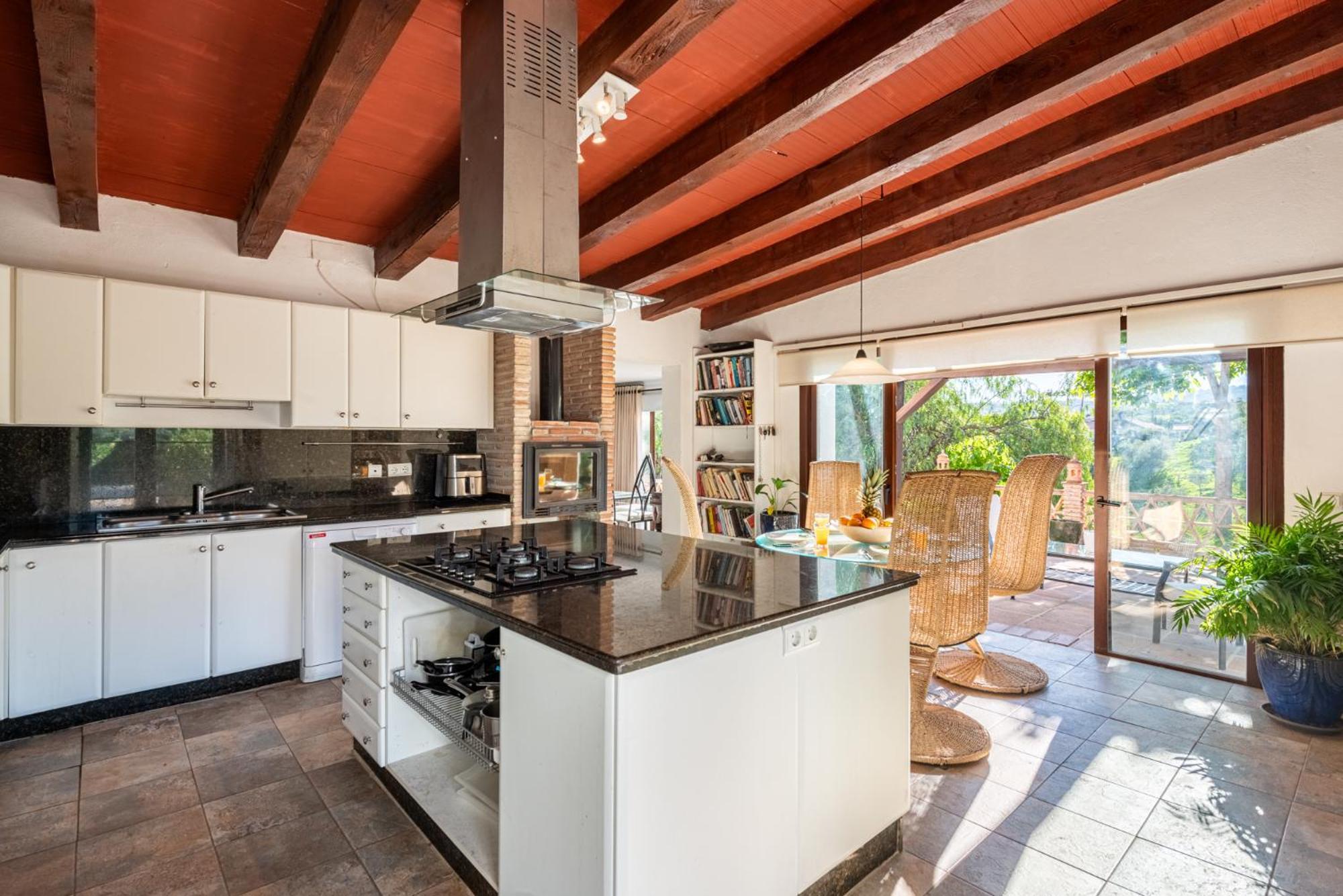 Chalet Gorgeous Spanish Chalet, Pool And Views *