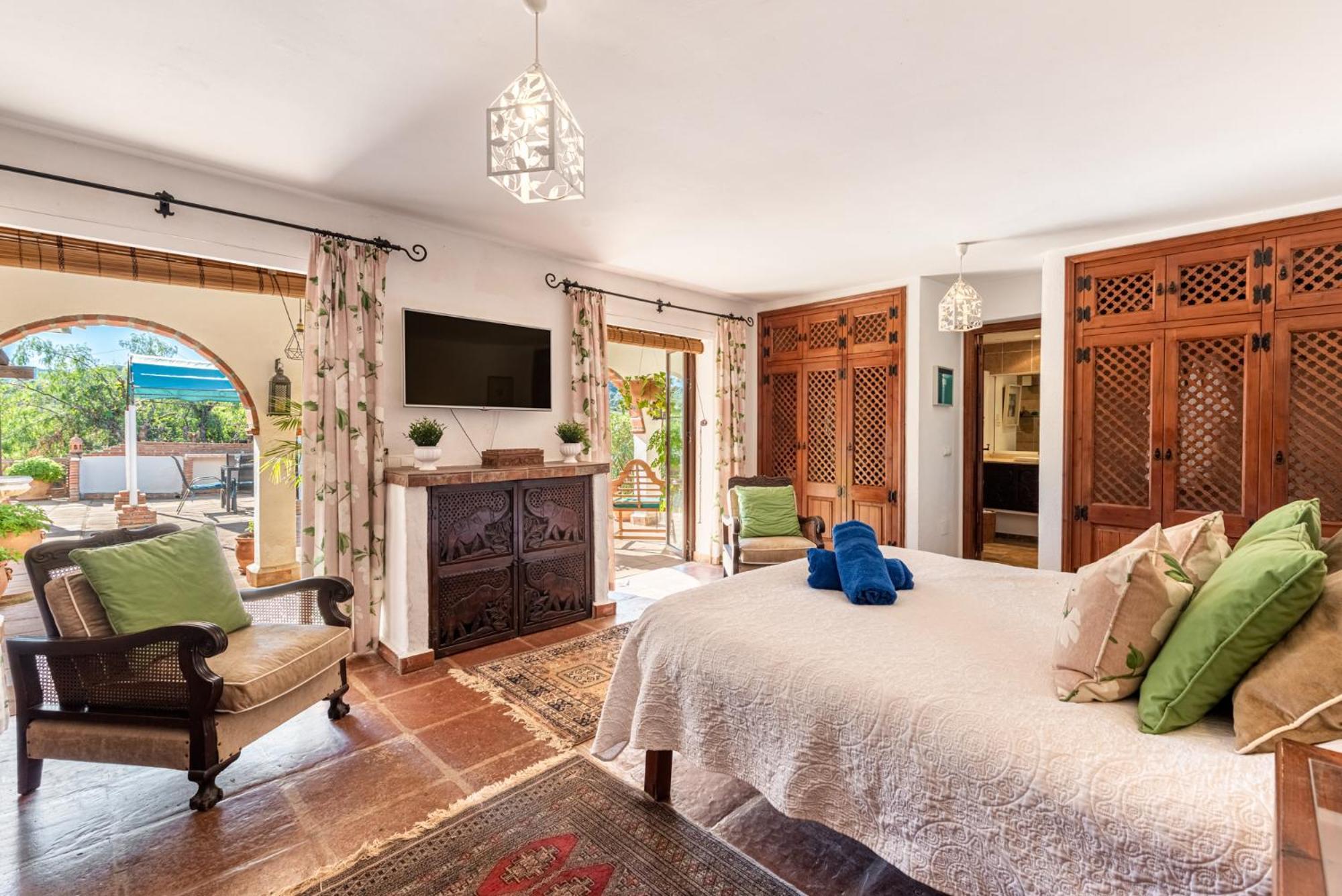 Gorgeous Spanish Chalet, Pool And Views *