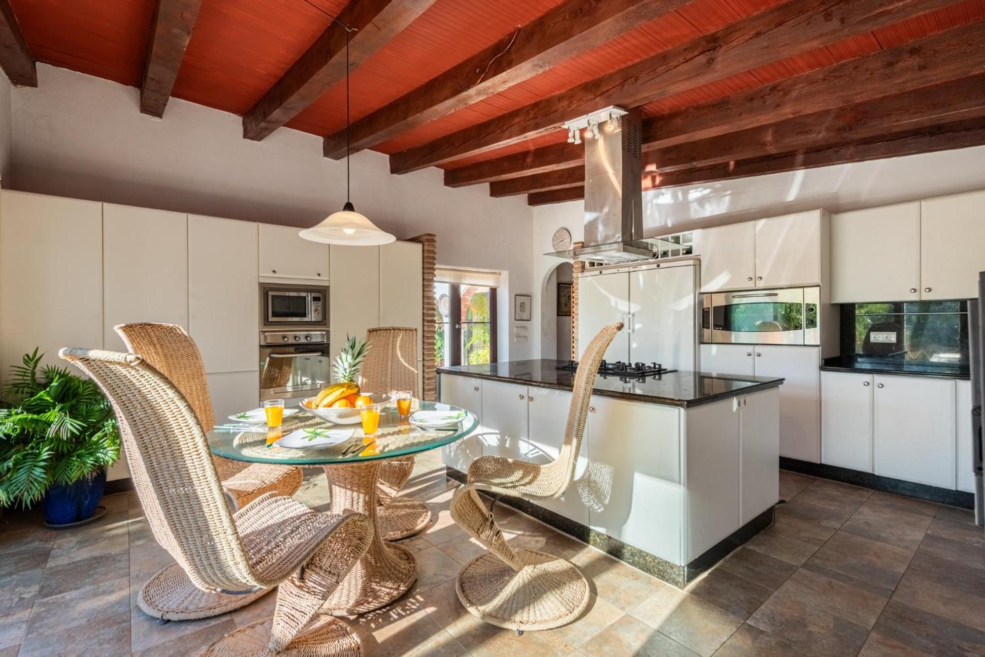 Chalet Gorgeous Spanish Chalet, Pool And Views