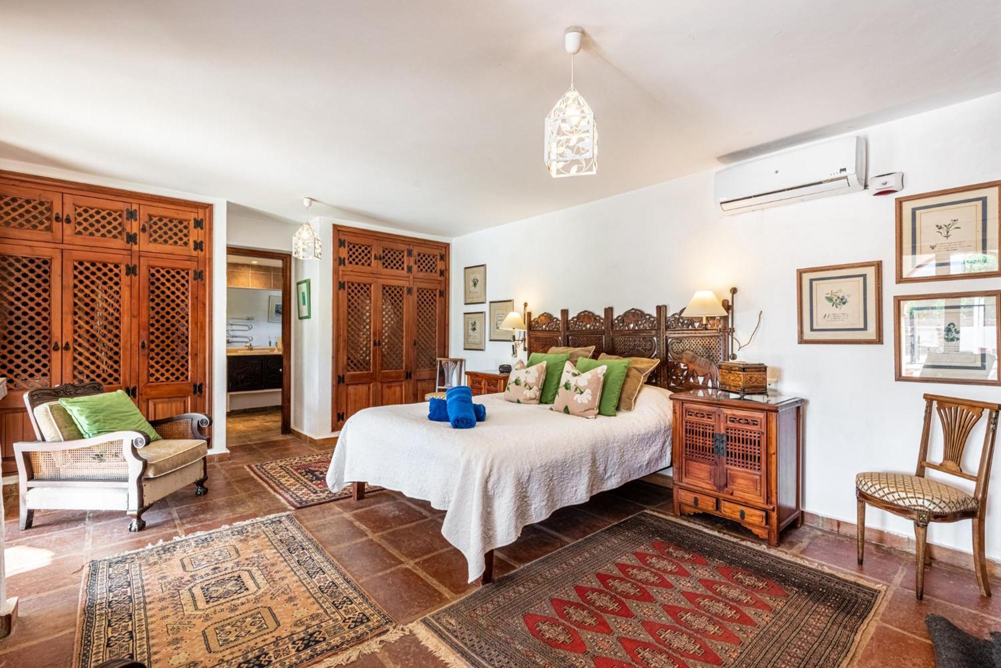 Chalet Gorgeous Spanish Chalet, Pool And Views *