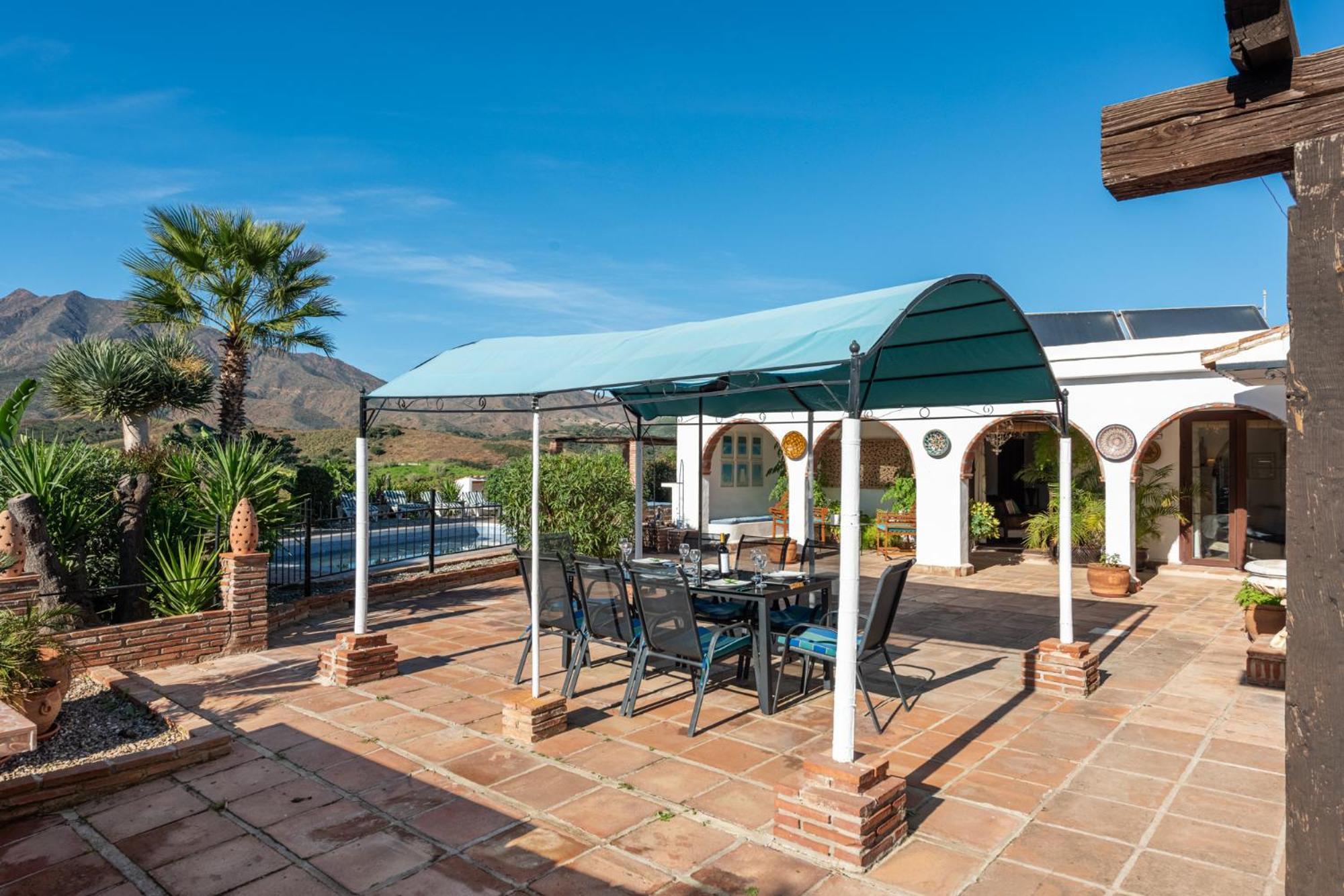 Gorgeous Spanish Chalet, Pool And Views Chalet