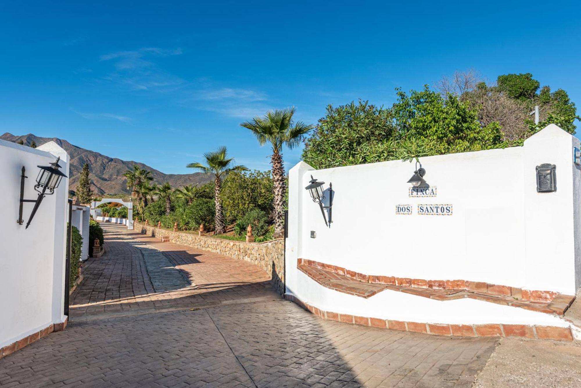 Gorgeous Spanish Chalet, Pool And Views Málaga