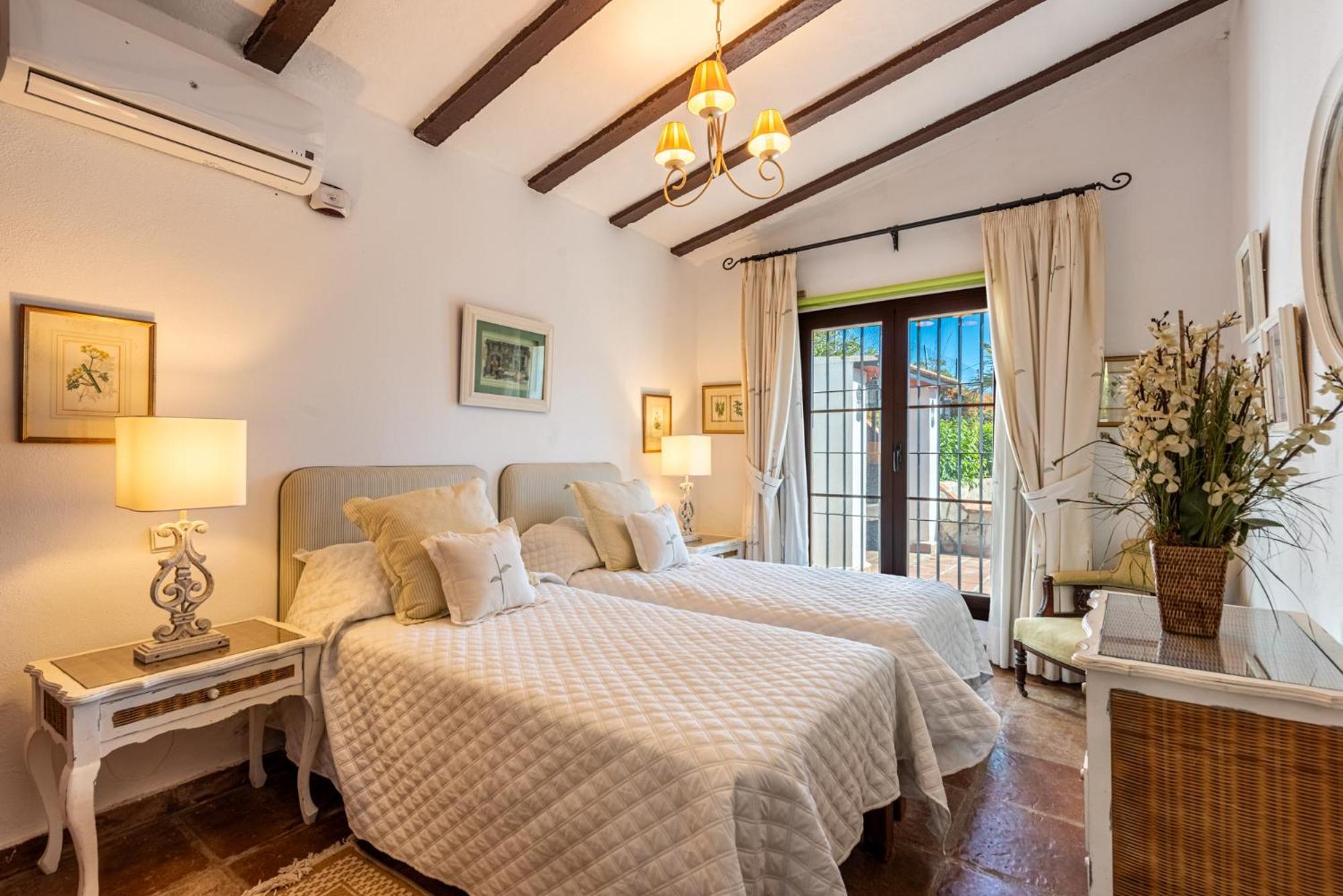 Gorgeous Spanish Chalet, Pool And Views