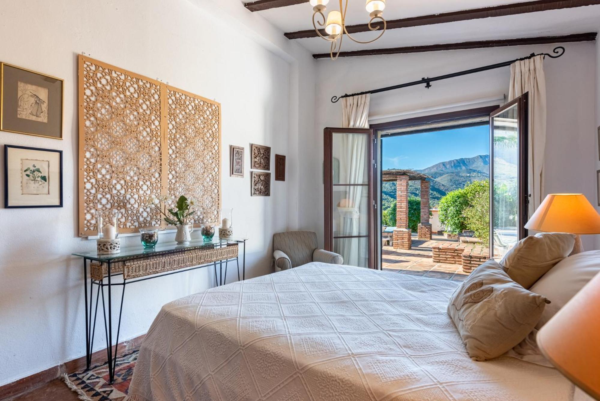 Chalet Gorgeous Spanish Chalet, Pool And Views