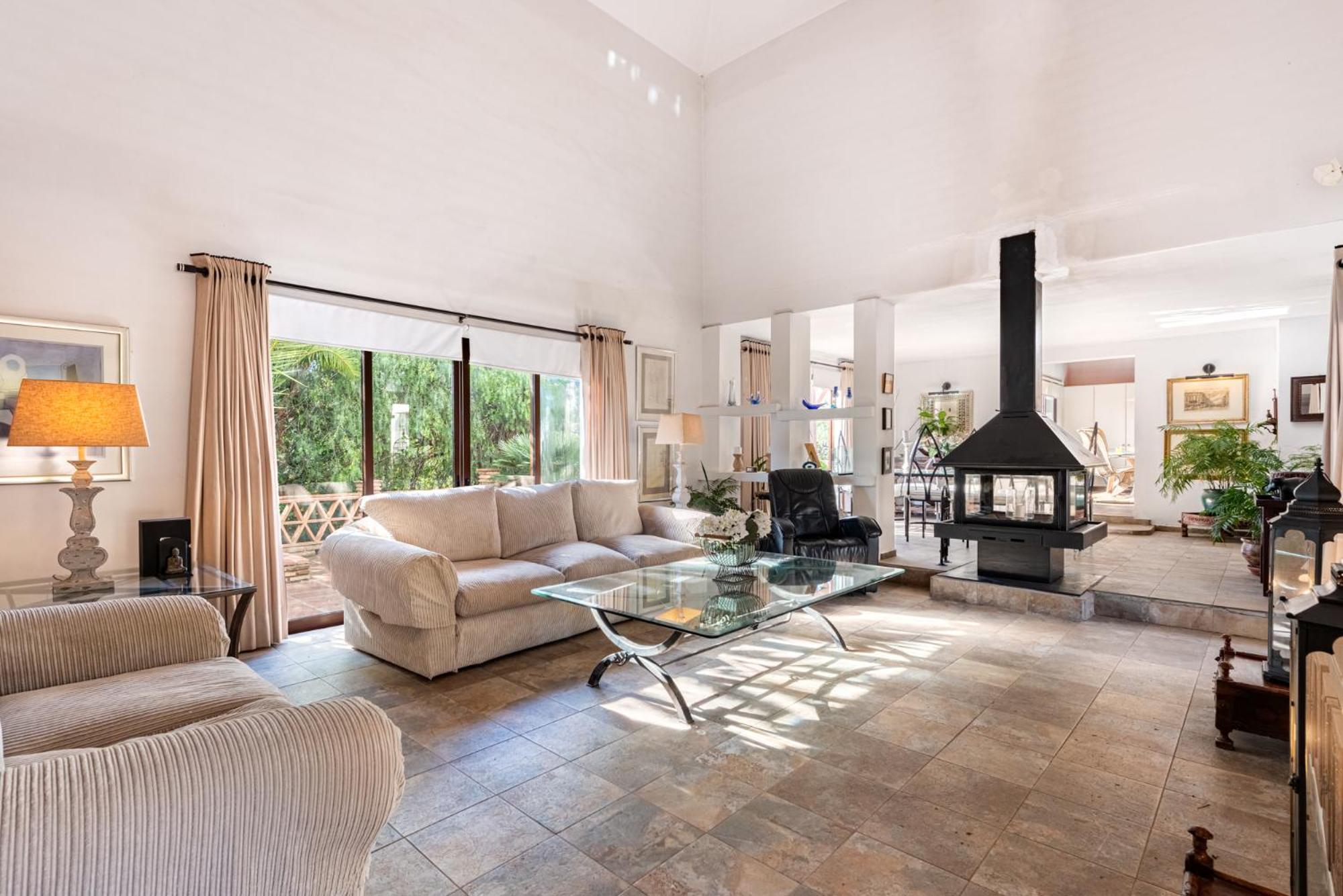 Gorgeous Spanish Chalet, Pool And Views *