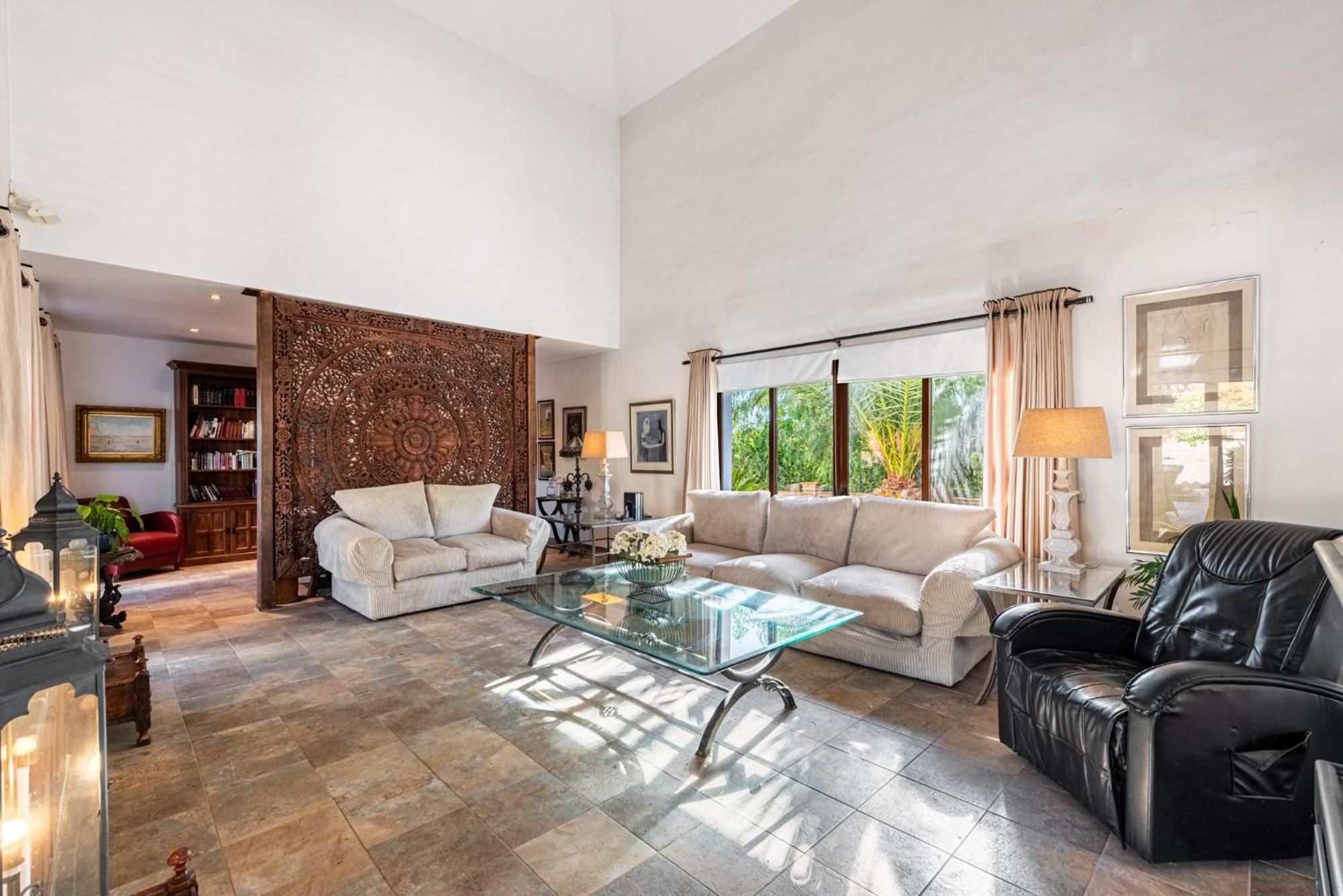 Gorgeous Spanish Chalet, Pool And Views