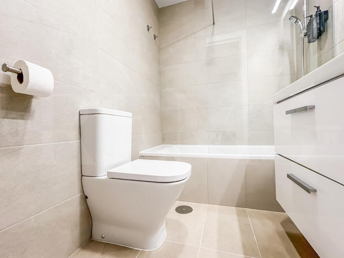 Apartamento With Stunning Views And Parking By Rems
