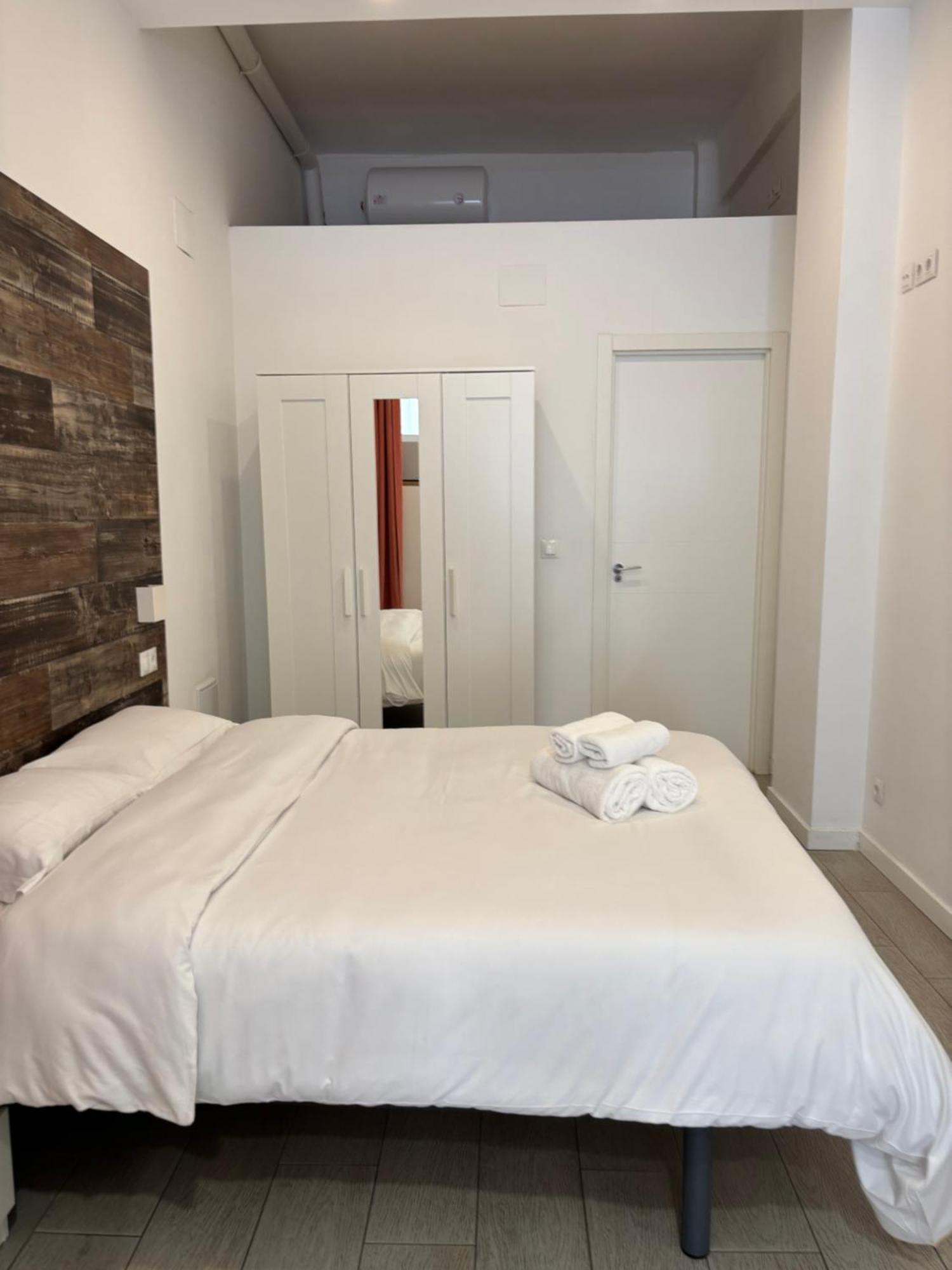 Hermoso Piso A 3 Min De La Estacion De Bus Y Tren Ave Apartment *