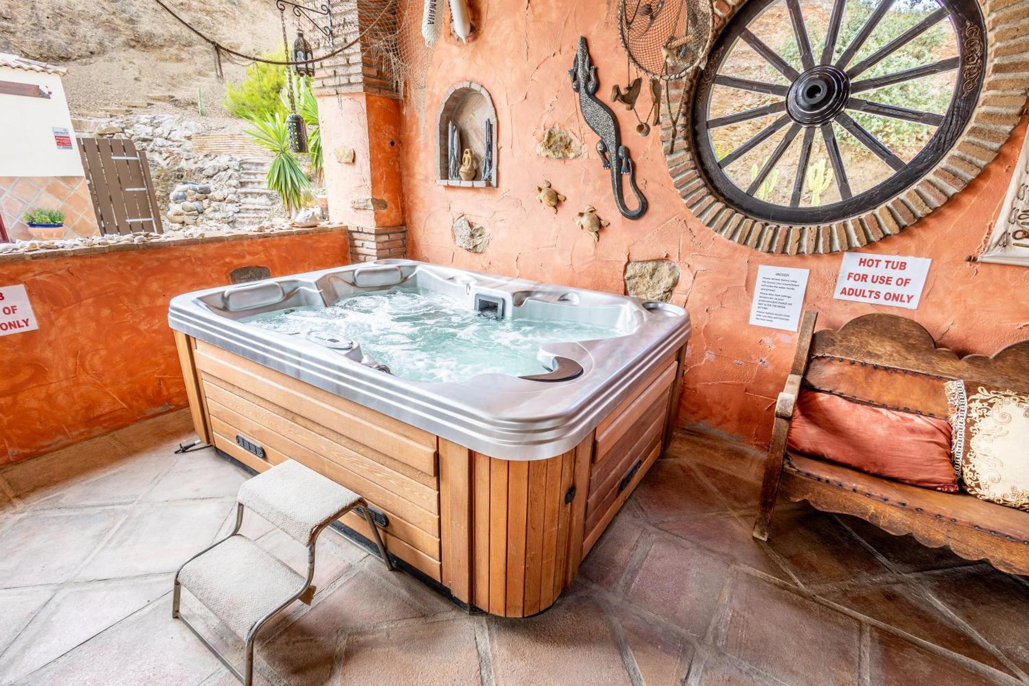 Luxurious Private Pool Hottub & Fireplace * Málaga
