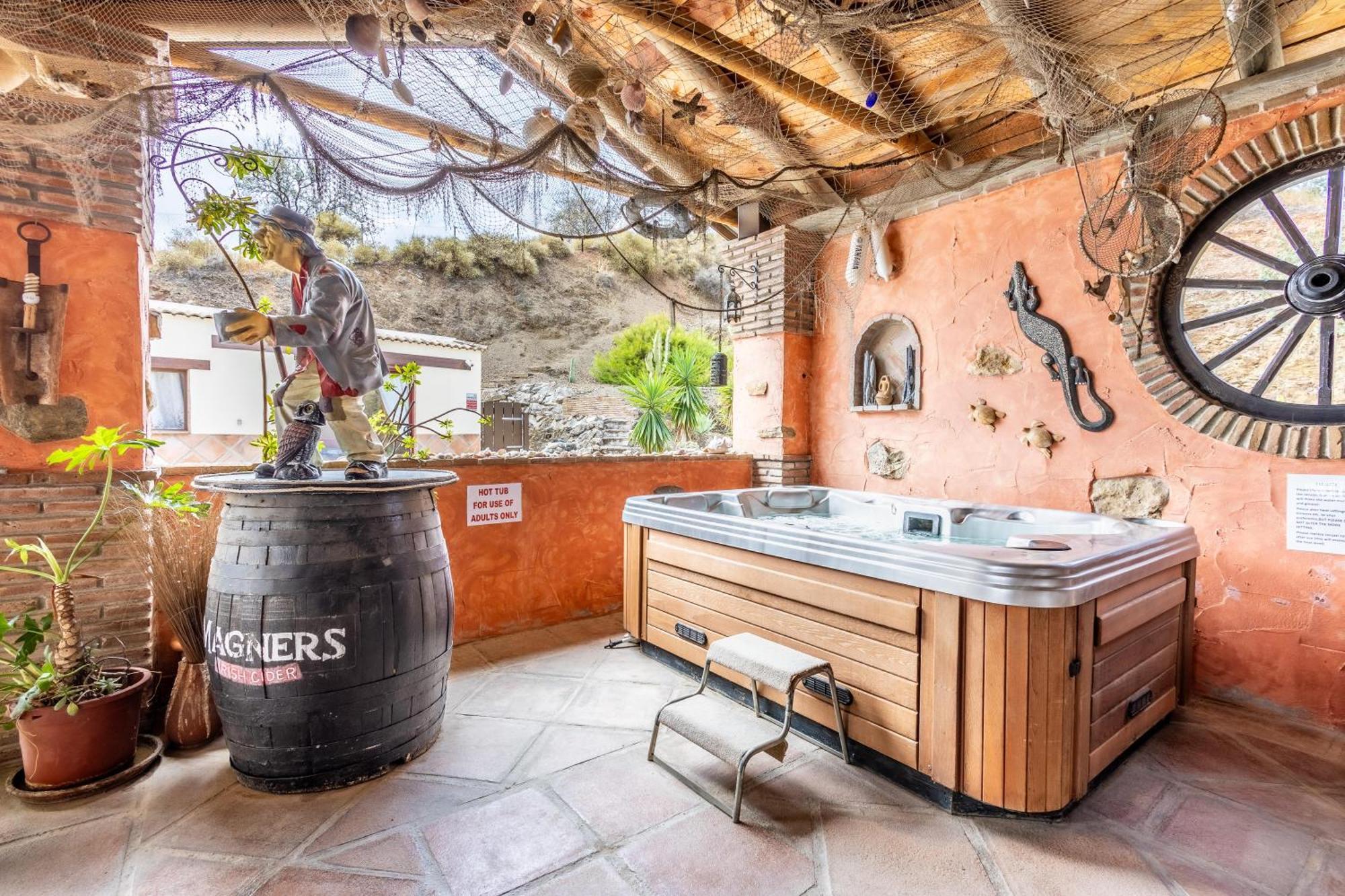 Luxurious Private Pool Hottub & Fireplace *