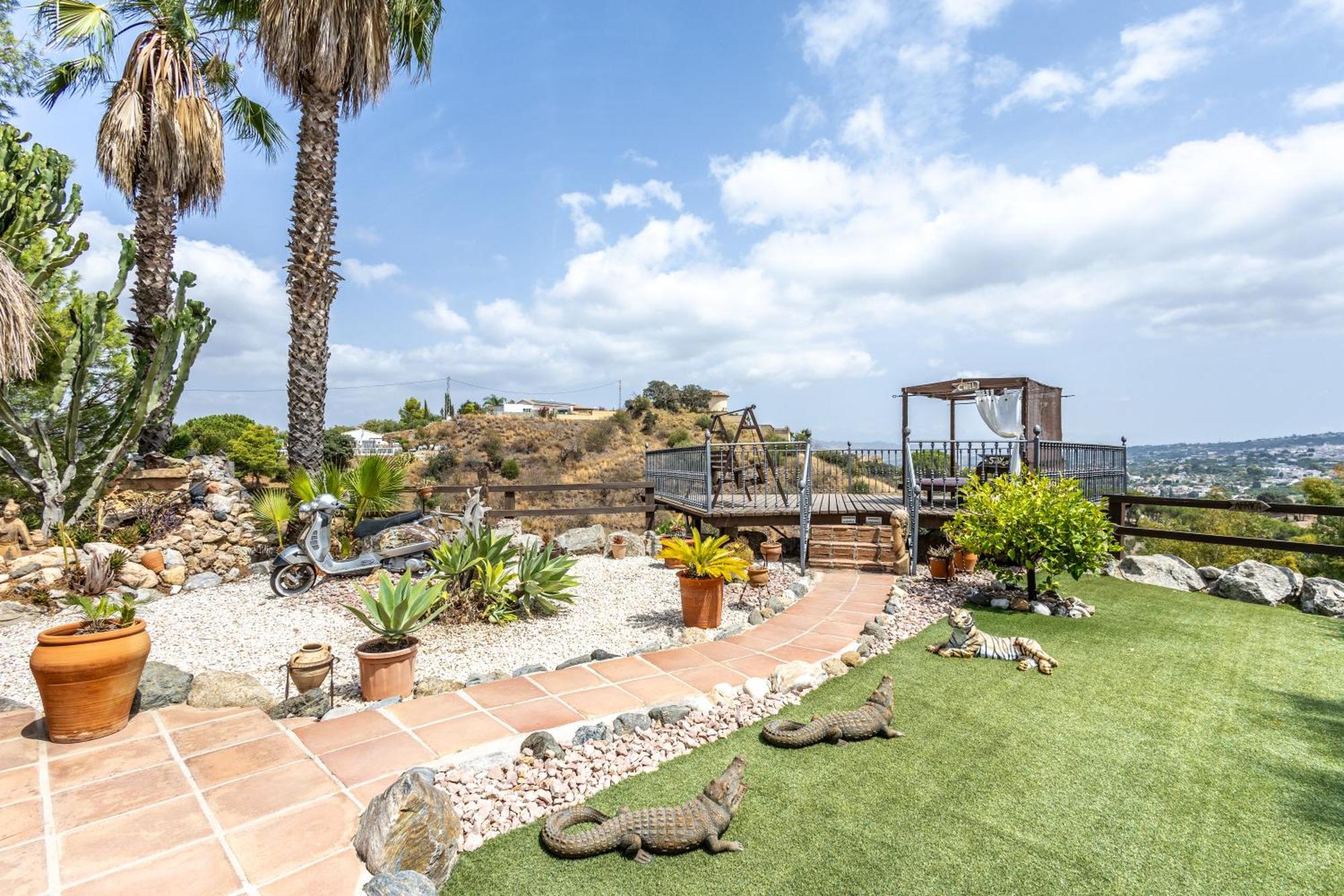 Luxurious Private Pool Hottub & Fireplace