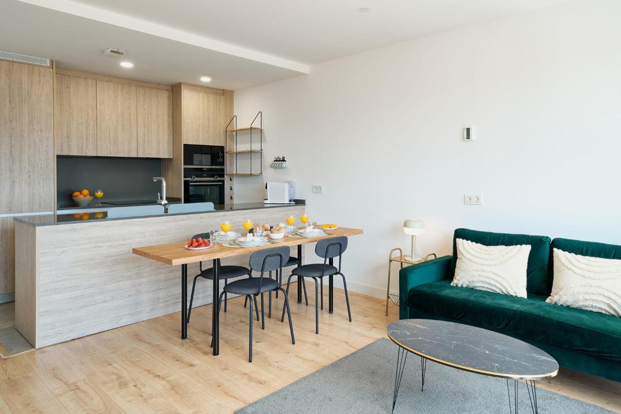 Luxury Tower Pool&free Parking 10 Min To Historical Center Apartamento