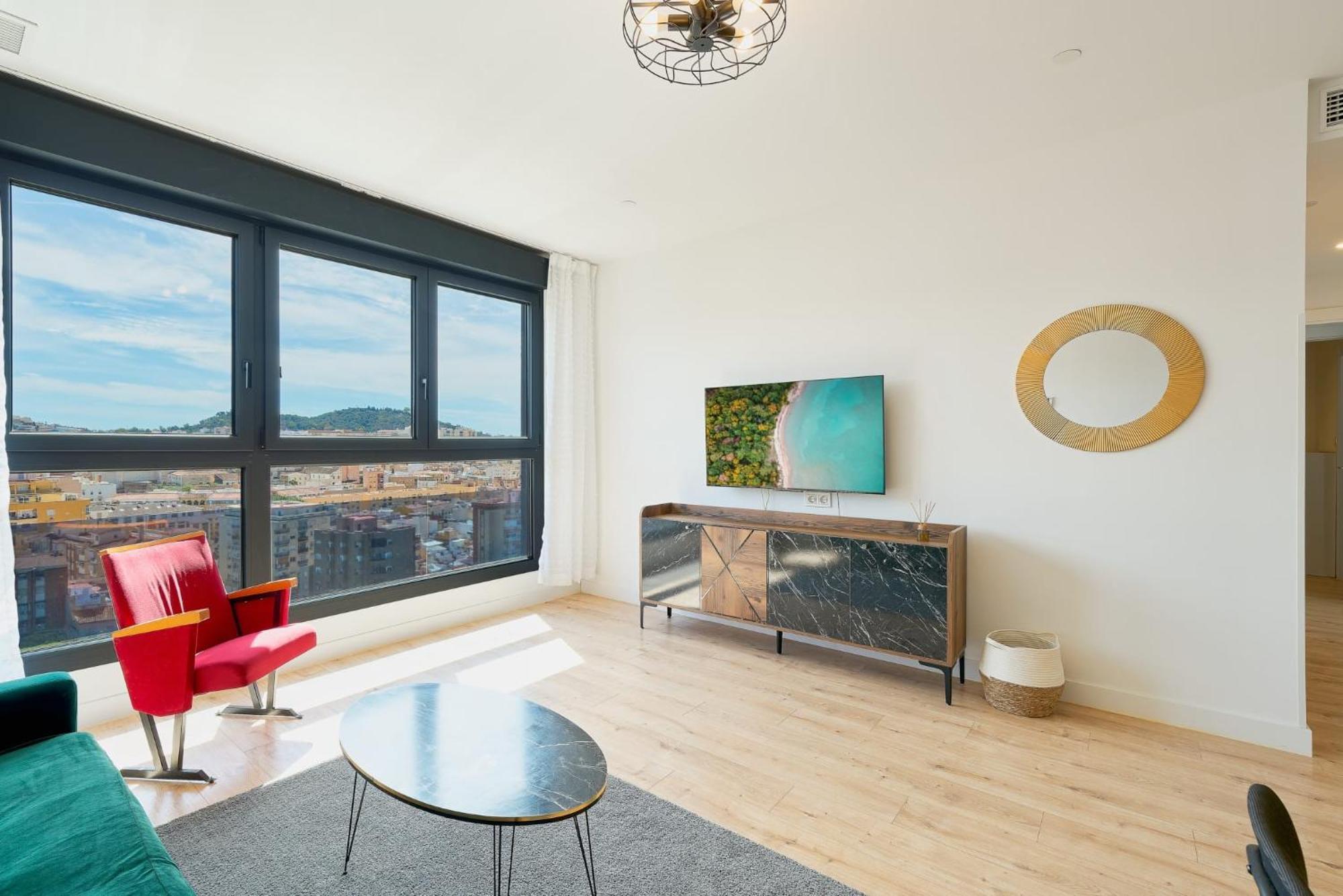 Luxury Tower Pool&free Parking 10 Min To Historical Center Apartamento *