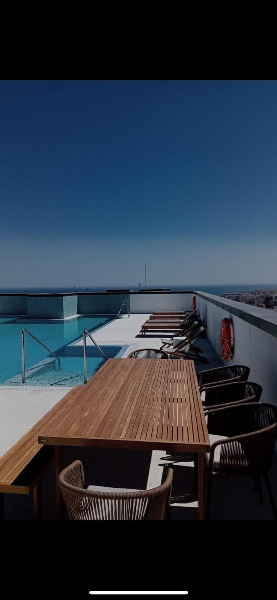 Luxury Tower Pool&free Parking 10 Min To Historical Center Apartamento Málaga