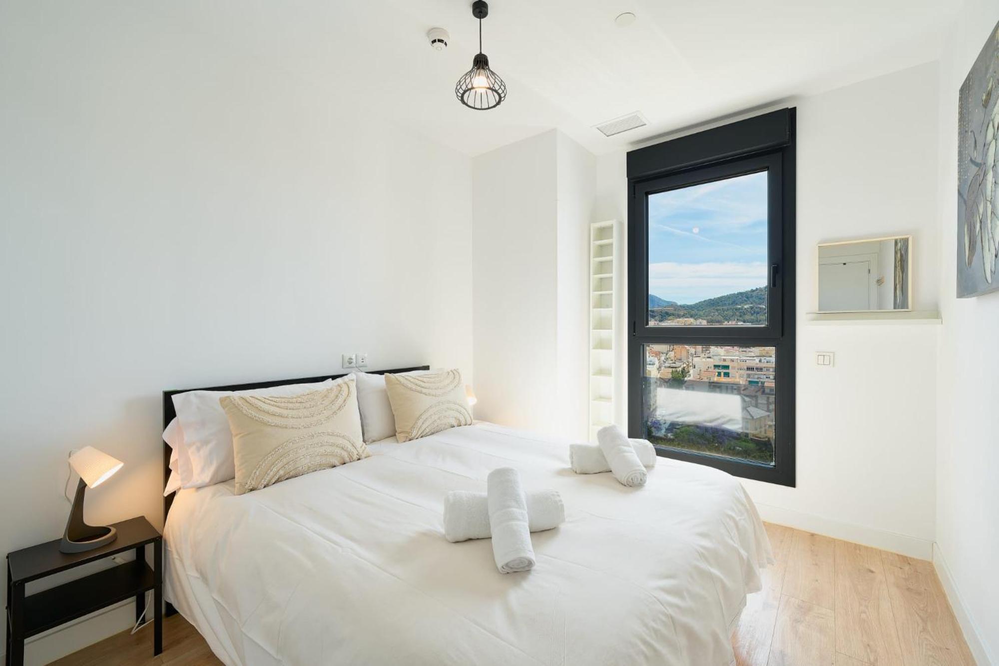 Apartamento Luxury Tower Pool&free Parking 10 Min To Historical Center Málaga