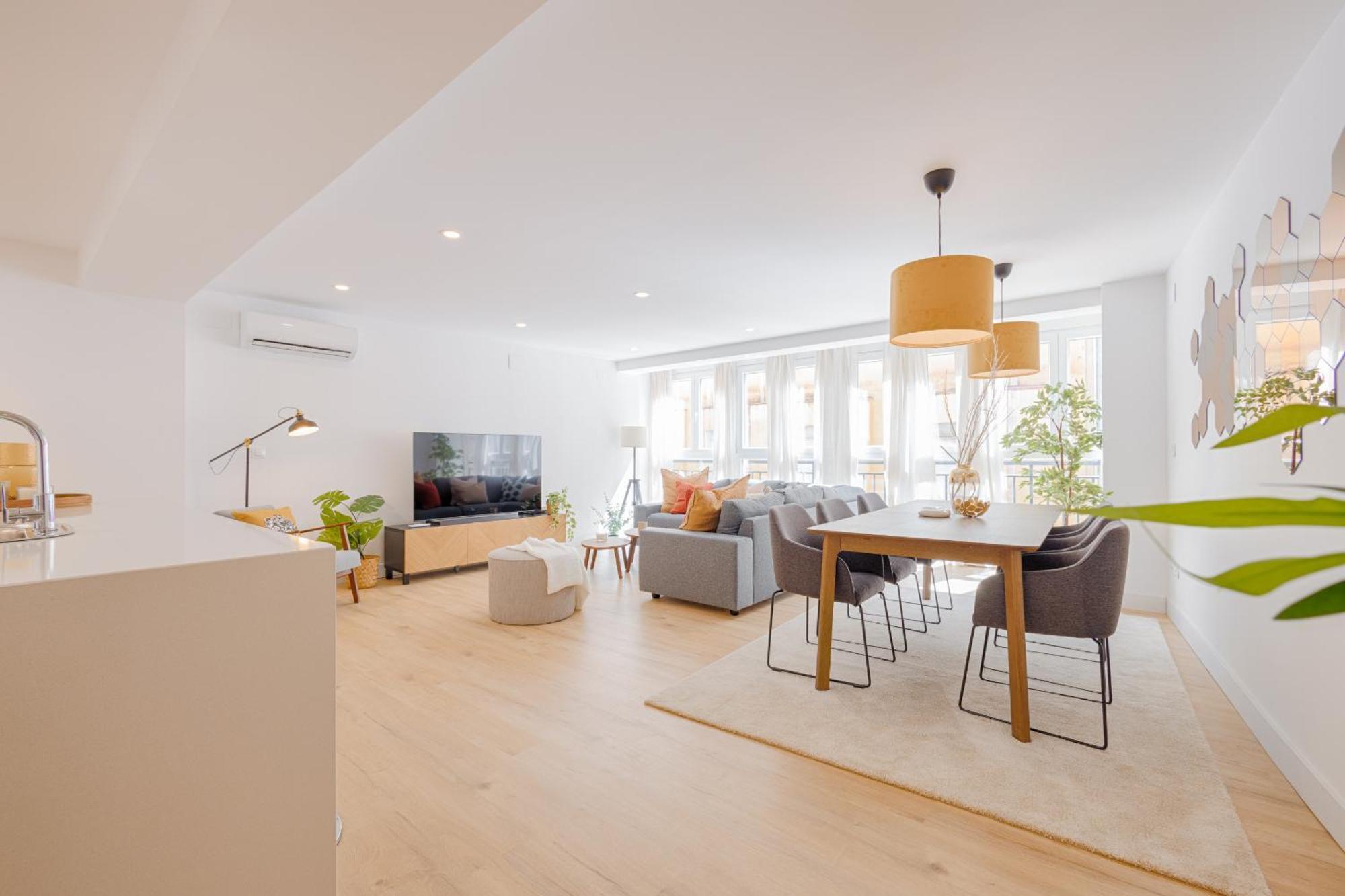 C26 Gorgeous 4 Bdrm In Plaza Uncibay * Málaga