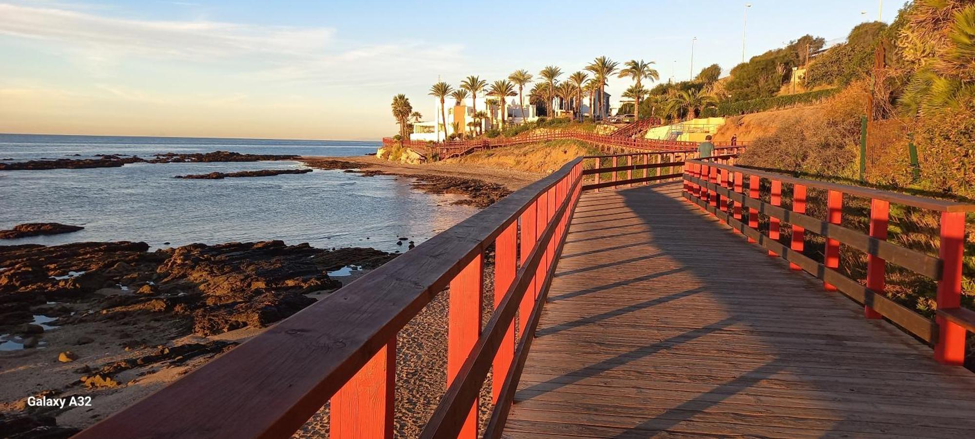 Apartamento One Bedroom Penthouse En La Cala De Mijas Walking Distnace To The Málaga