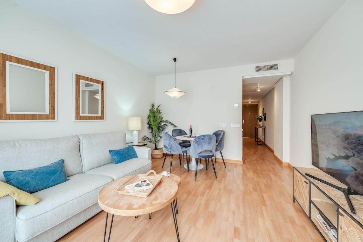 Modern & Cozy Near Old Town Apartamento *