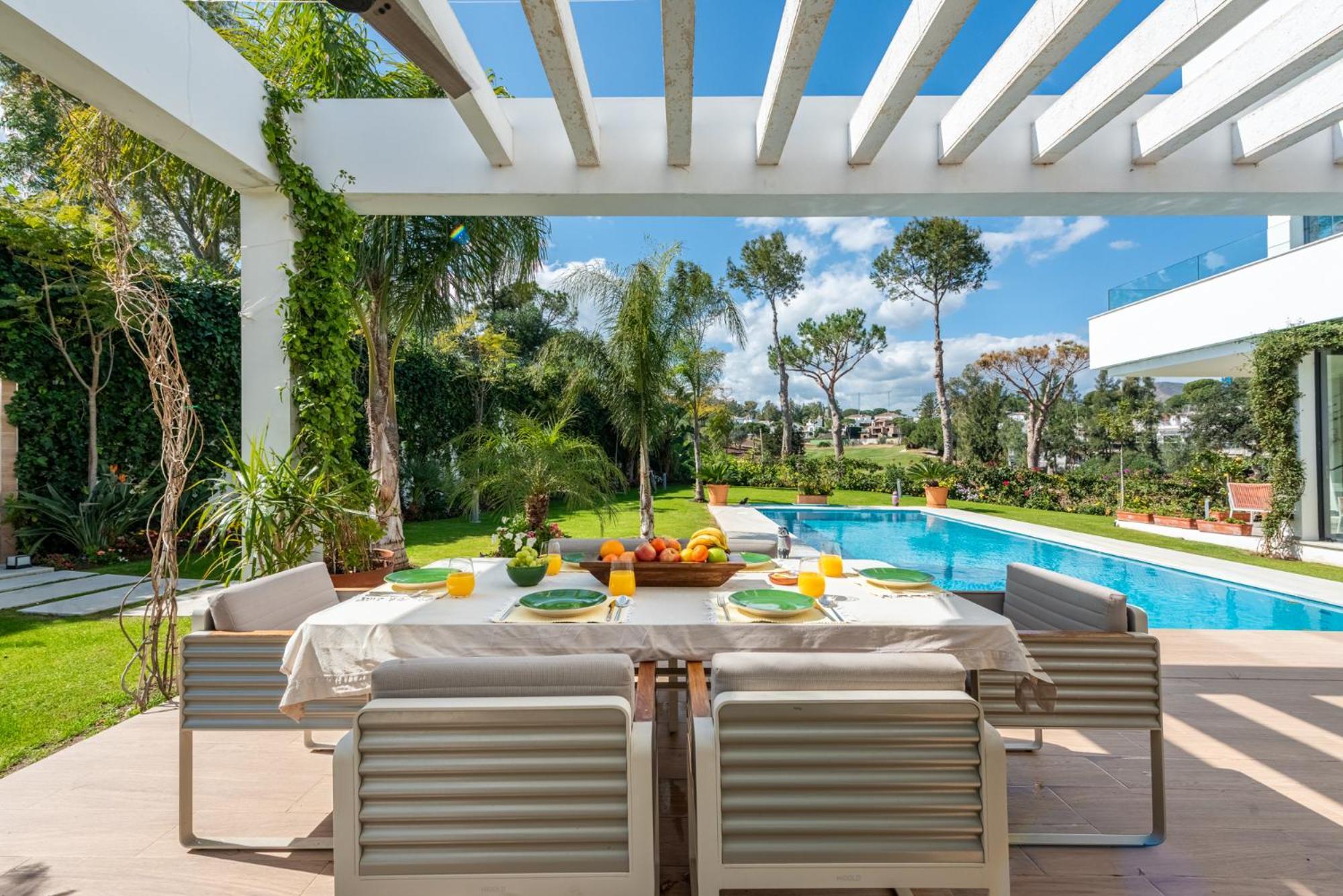 12 Guests - Prime Golf Oasis - Host Villa Málaga