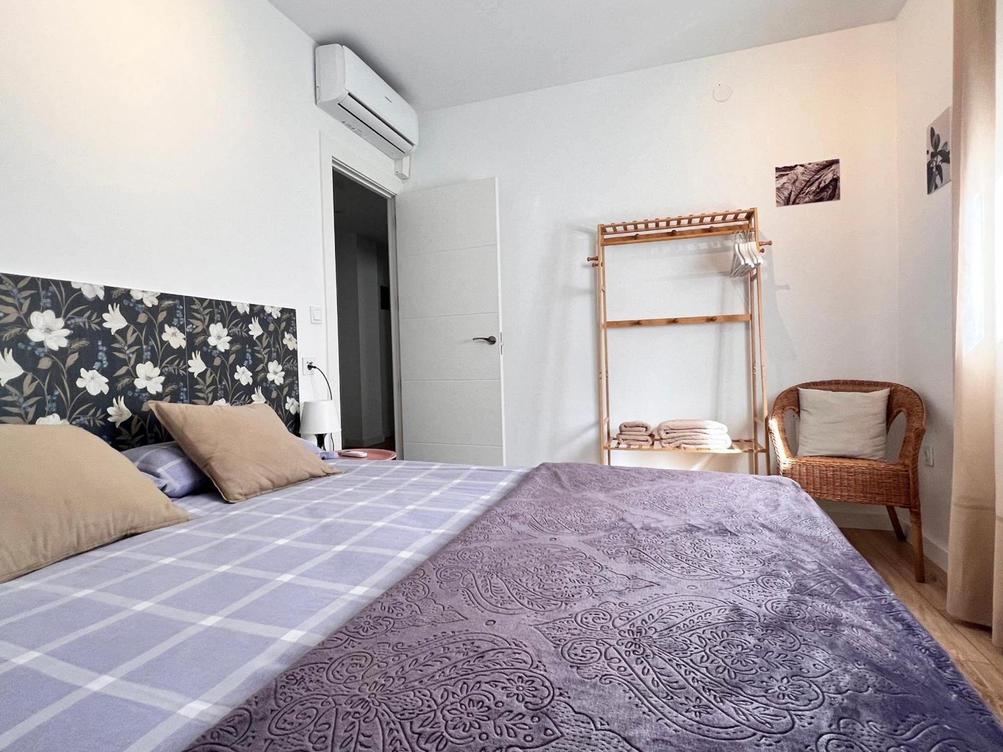 Regimiento 2, Center, New, Quite, Breakfast Included, Parking On Request, Rg * Málaga