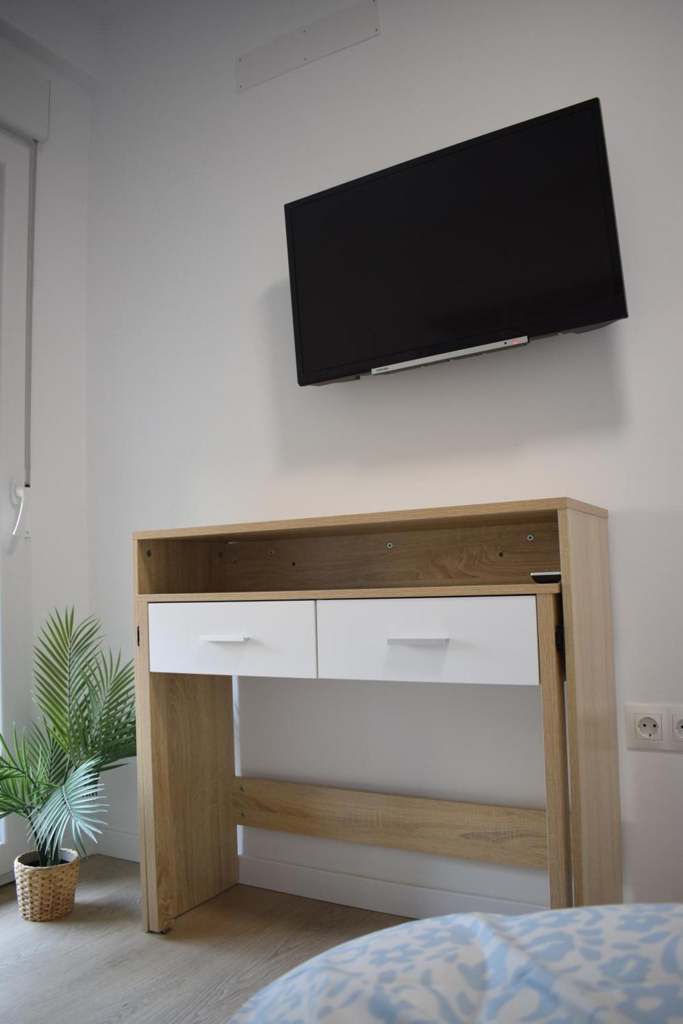 Bueno, Bonito Y Barato Apartamento