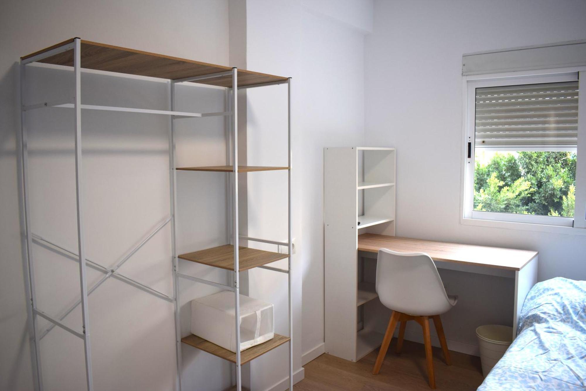 Bueno, Bonito Y Barato Apartamento