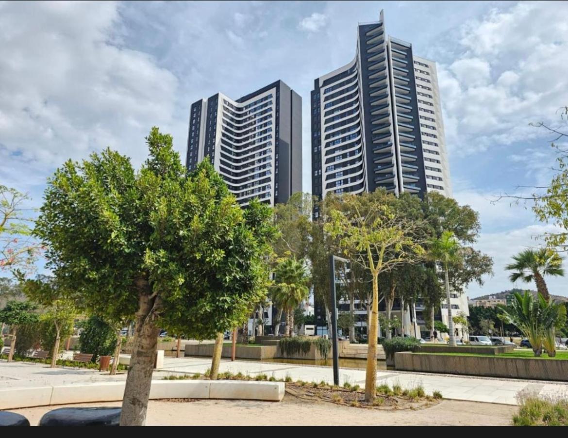 Luxury Tower Pool&free Parking 10 Min To Historical Center Apartamento *