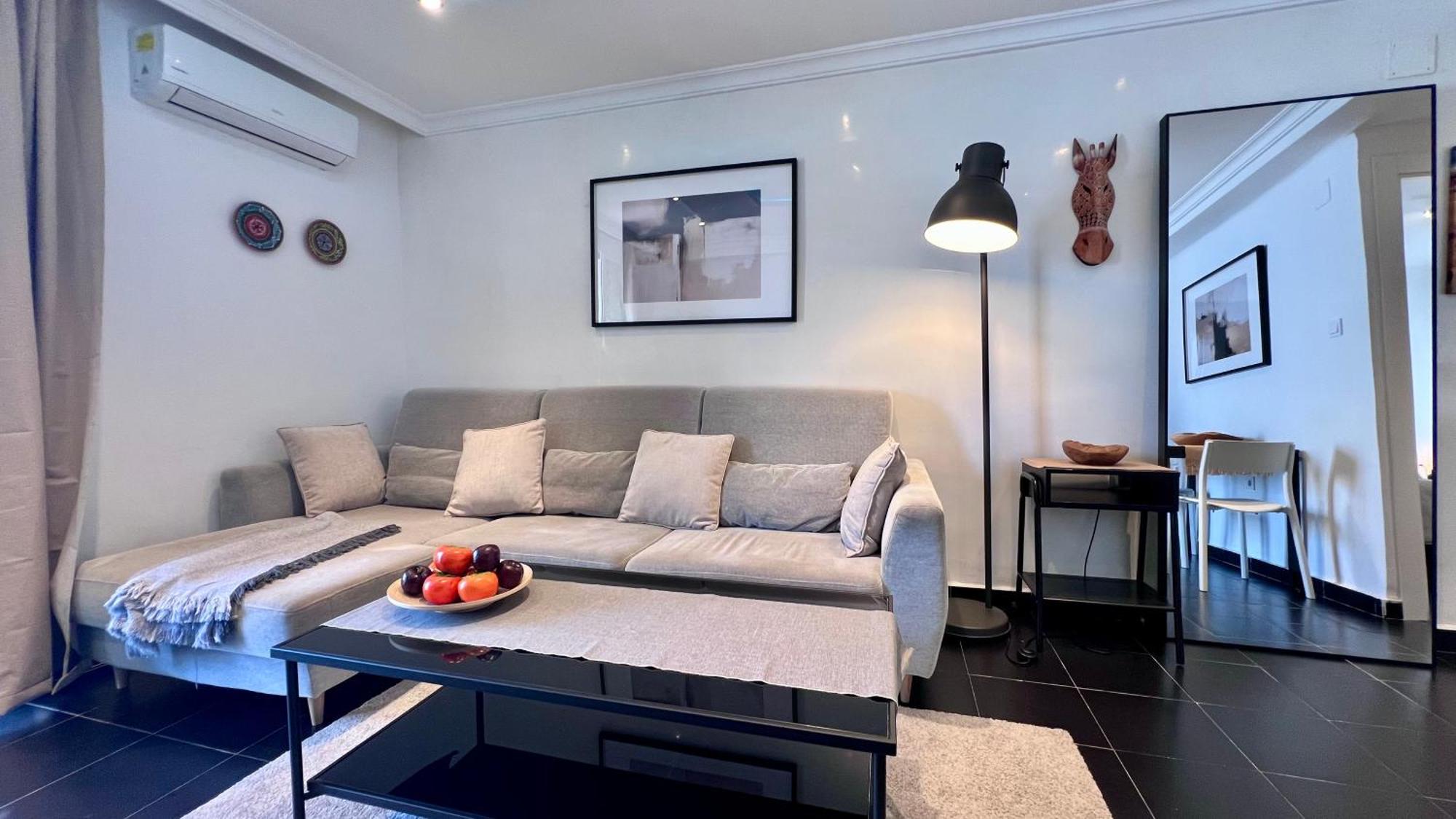 Cool, Modern And Snug 3br Peachy Apartamento Málaga