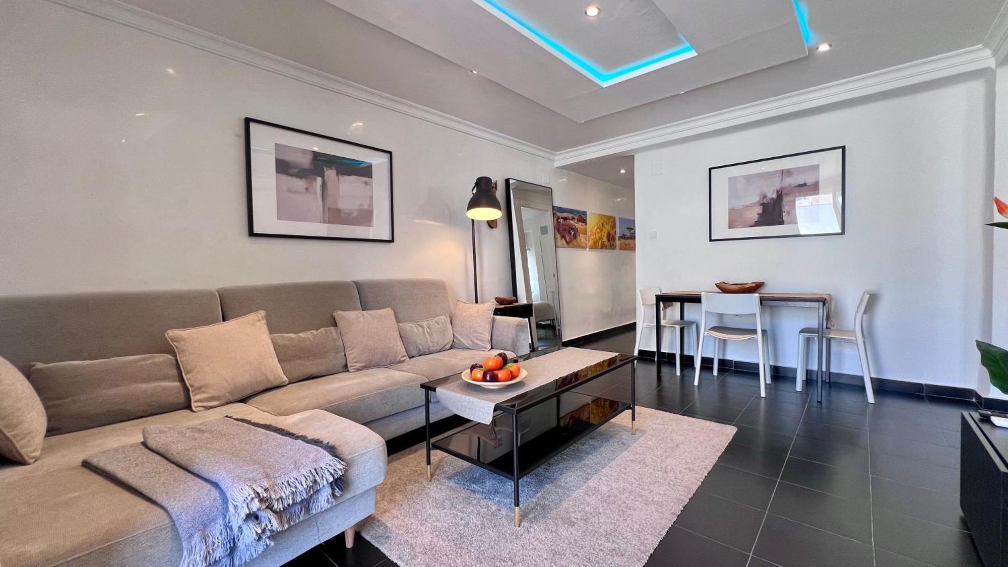 Cool, Modern And Snug 3br Peachy Apartamento