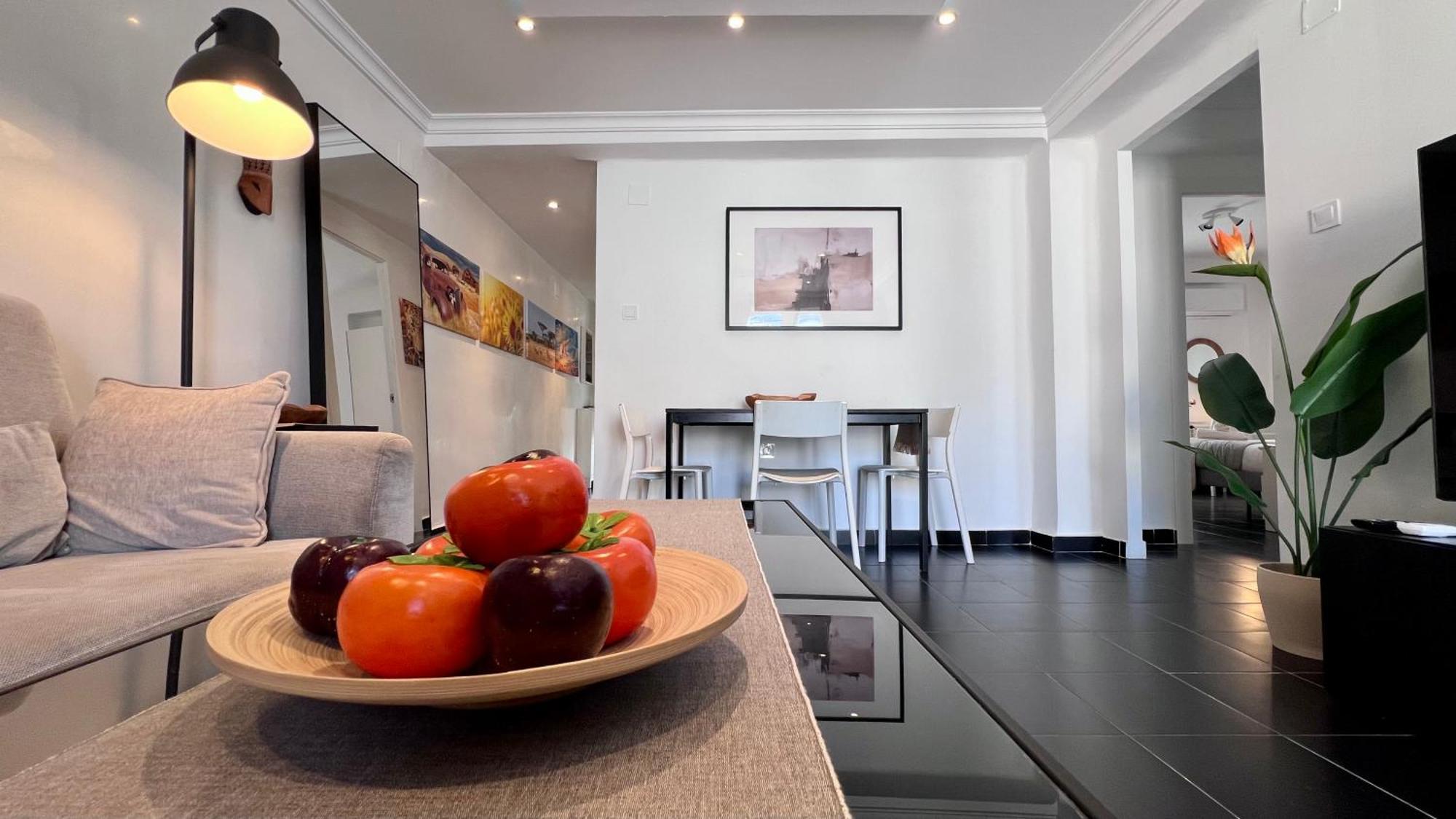 Cool, Modern And Snug 3br Peachy Apartamento Málaga
