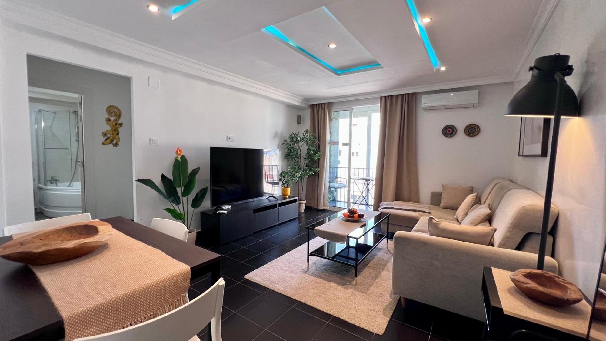 Apartamento Cool, Modern And Snug 3br Peachy Málaga