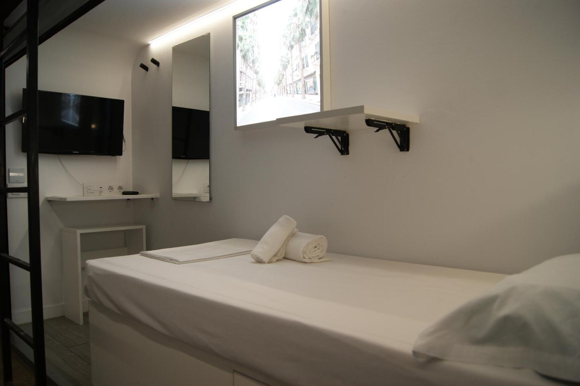M Pods Capsule hotel 2*