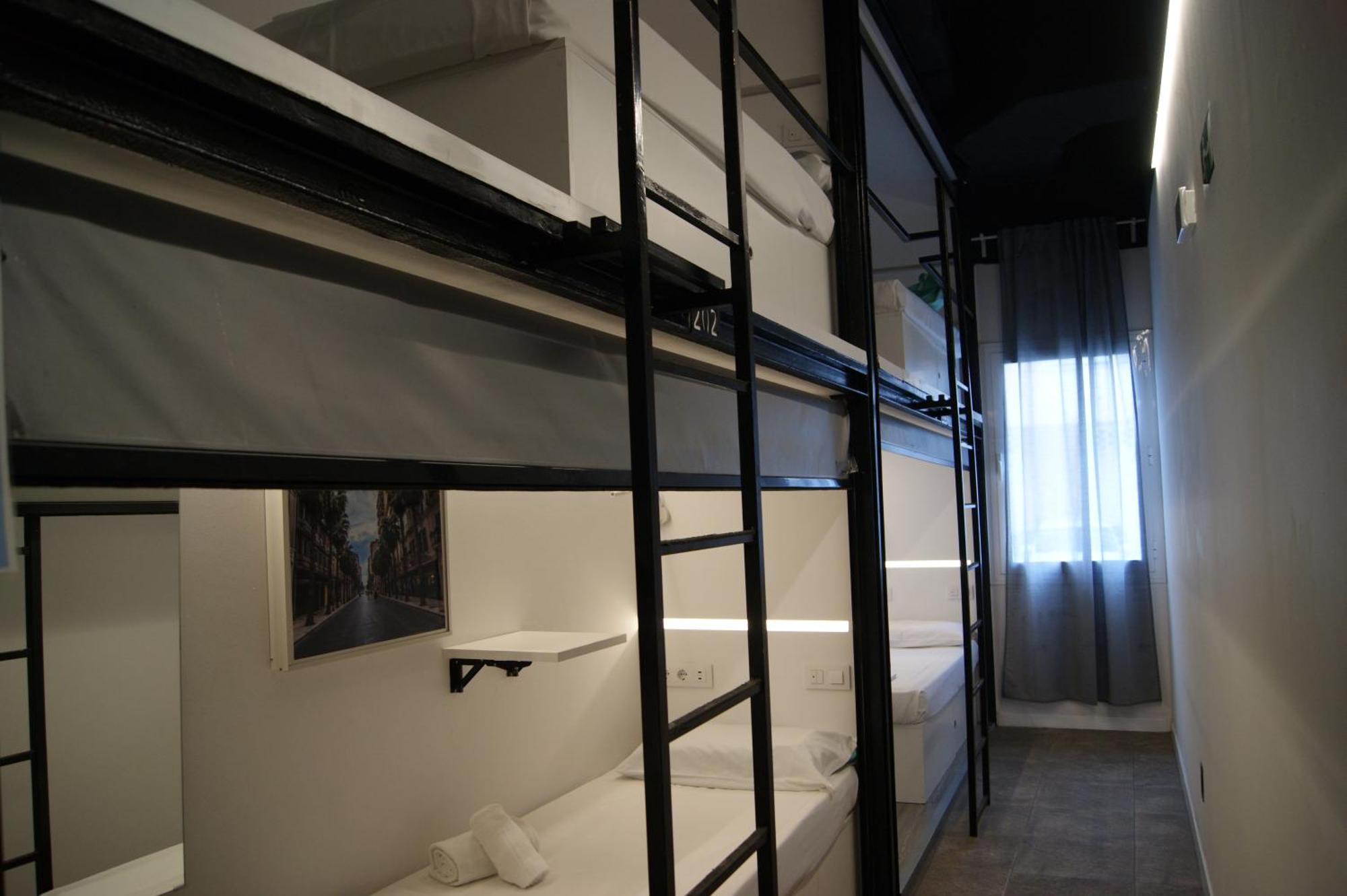 Capsule hotel M Pods Malaga