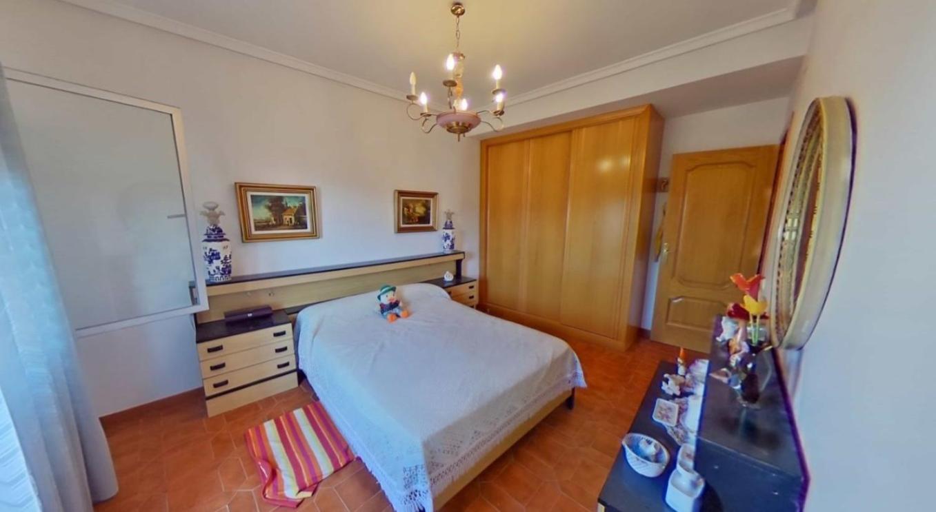 Piso De 4 Muy Amplios Con Armarios Empotrados Apartment *