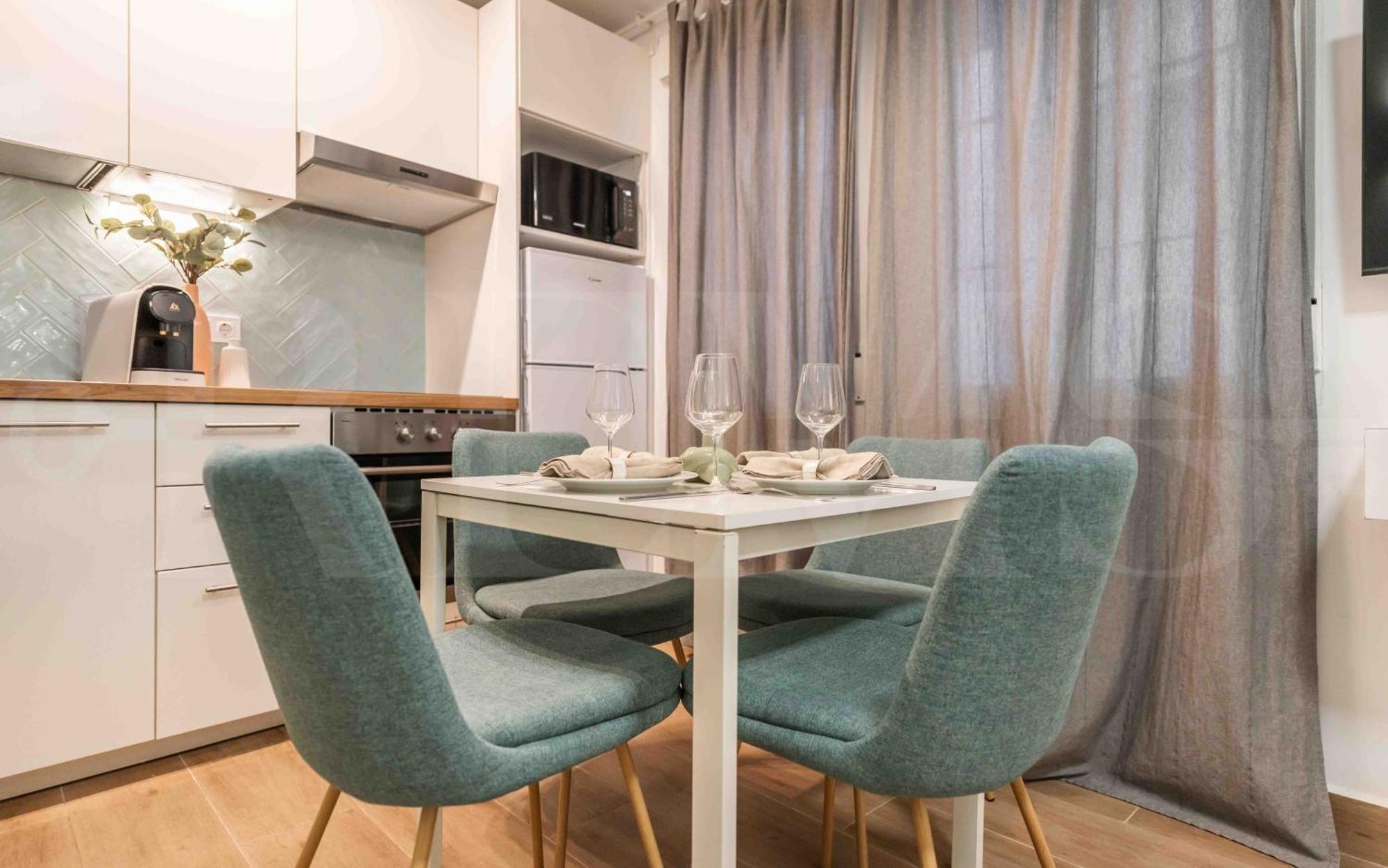Apartamento Peaceful With A Private Patio By Rems *